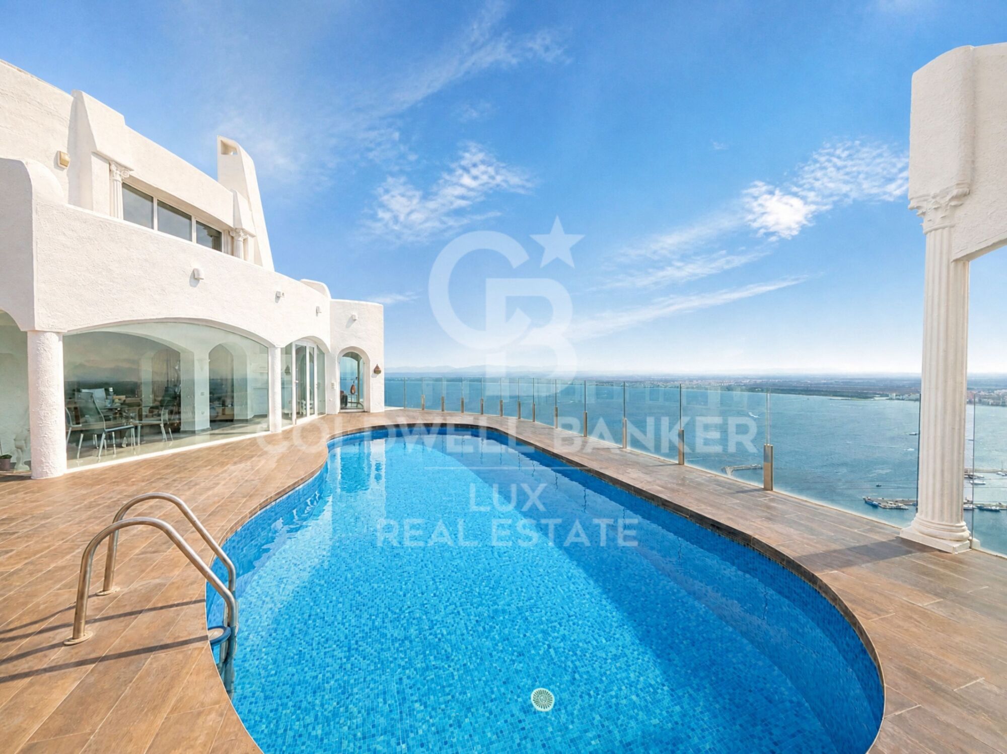 Villa vue panoramique mer à Roses, intimité et sécurité