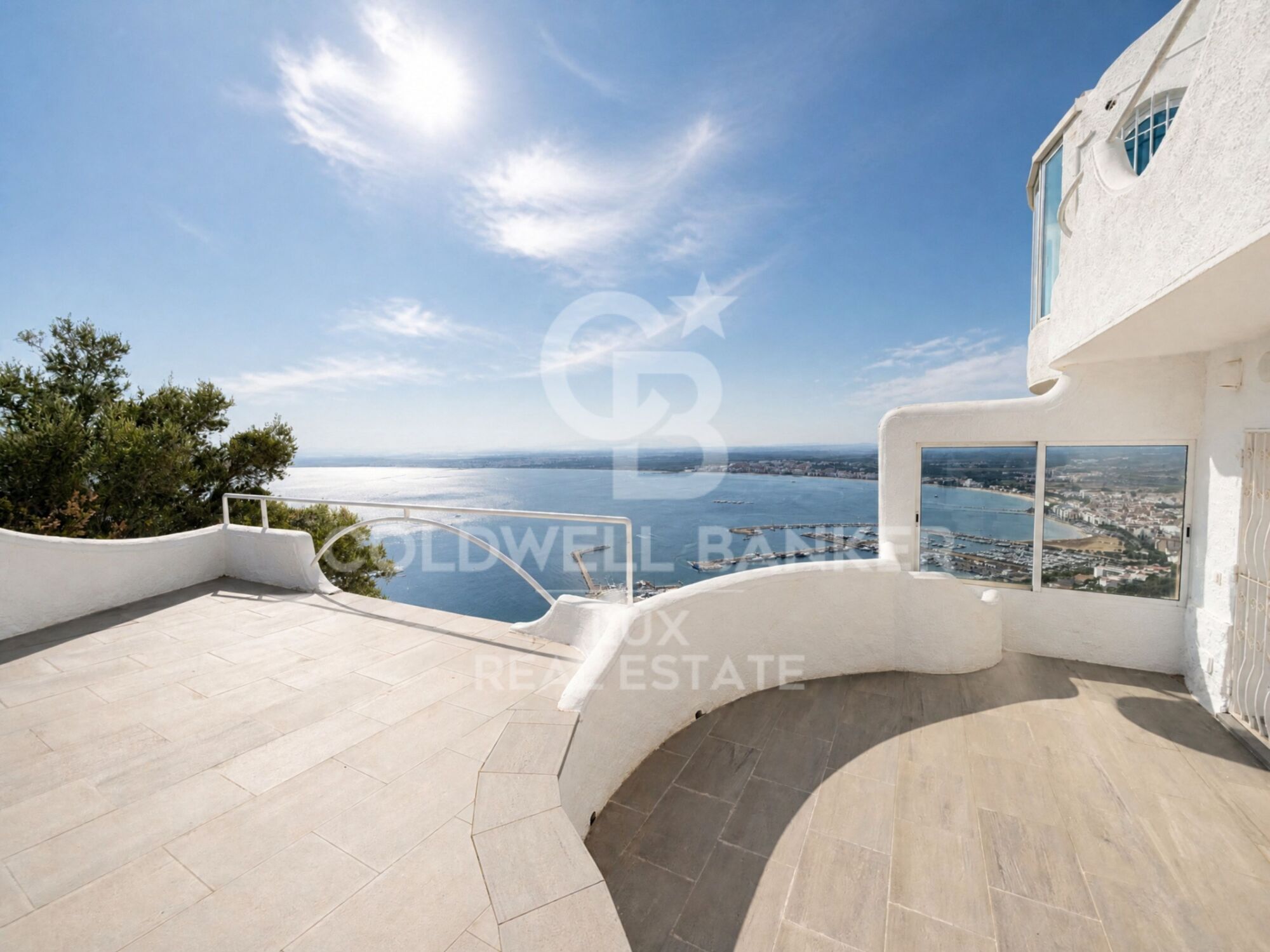 Villa vue panoramique mer à Roses, intimité et sécurité