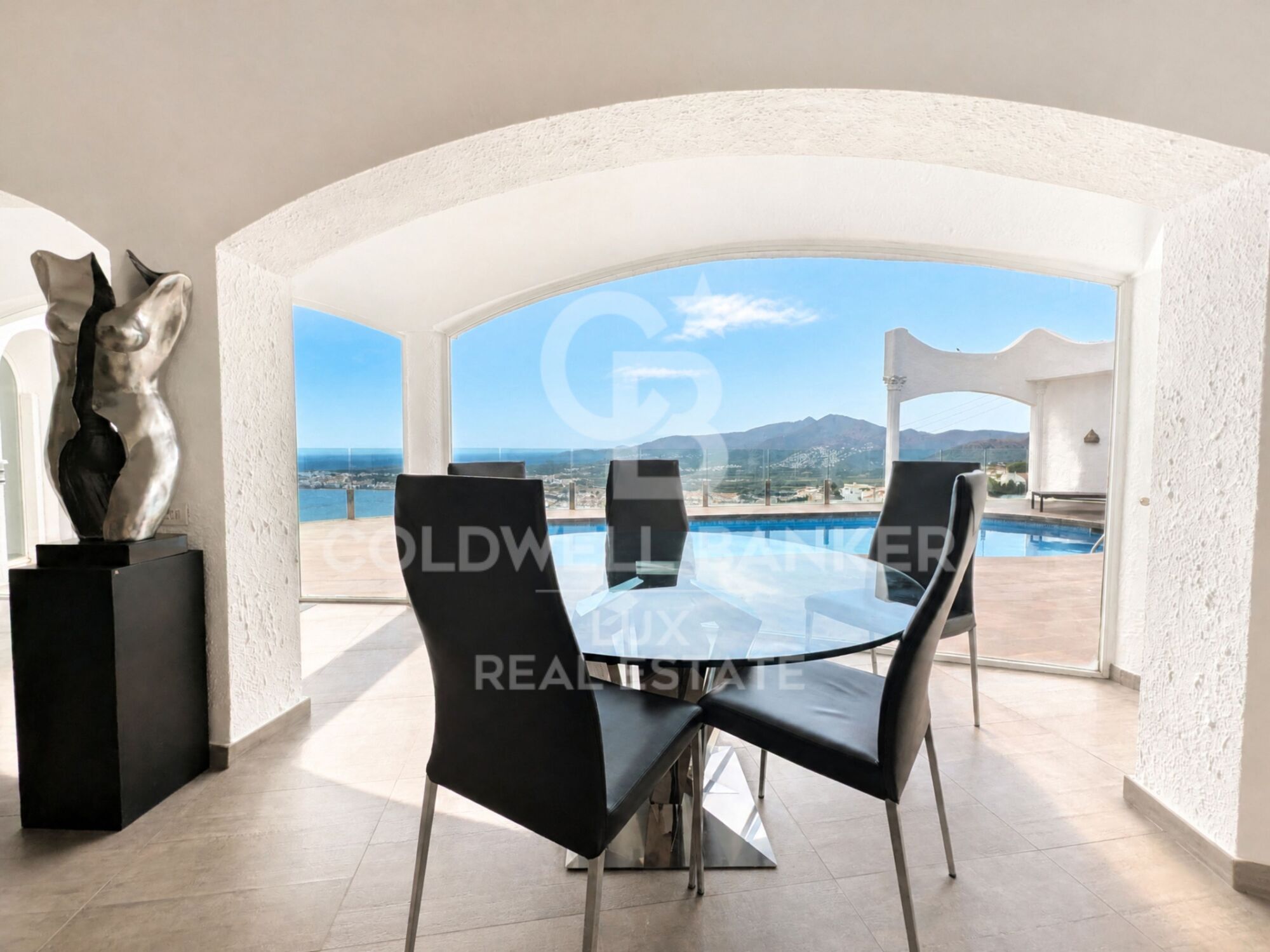 Villa vue panoramique mer à Roses, intimité et sécurité