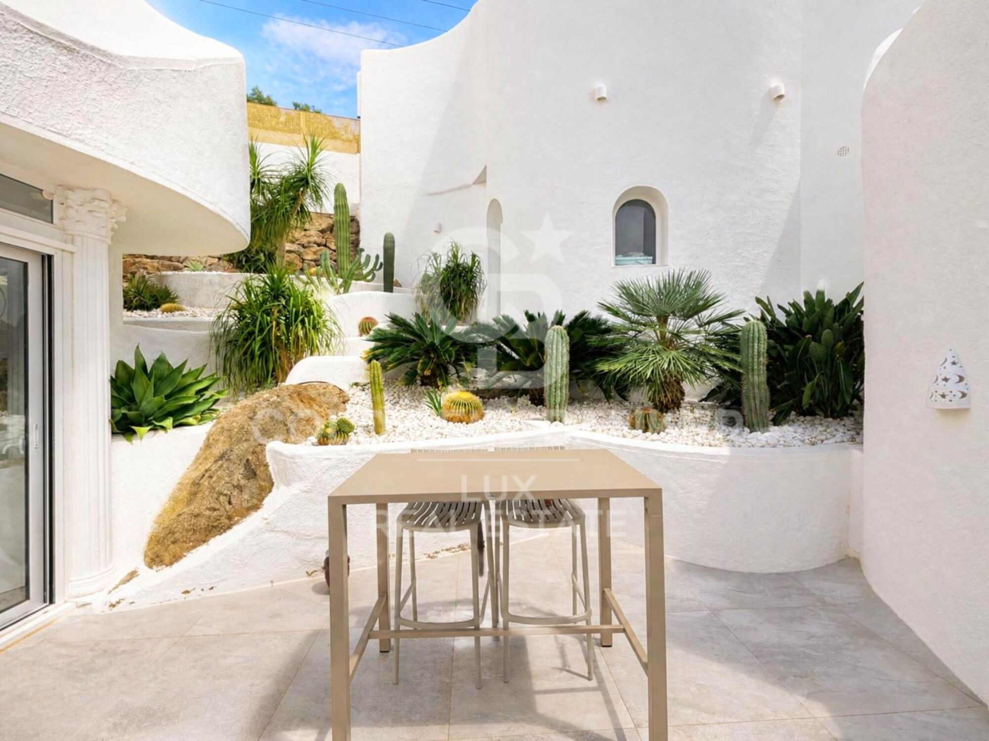 Villa vue panoramique mer à Roses, intimité et sécurité