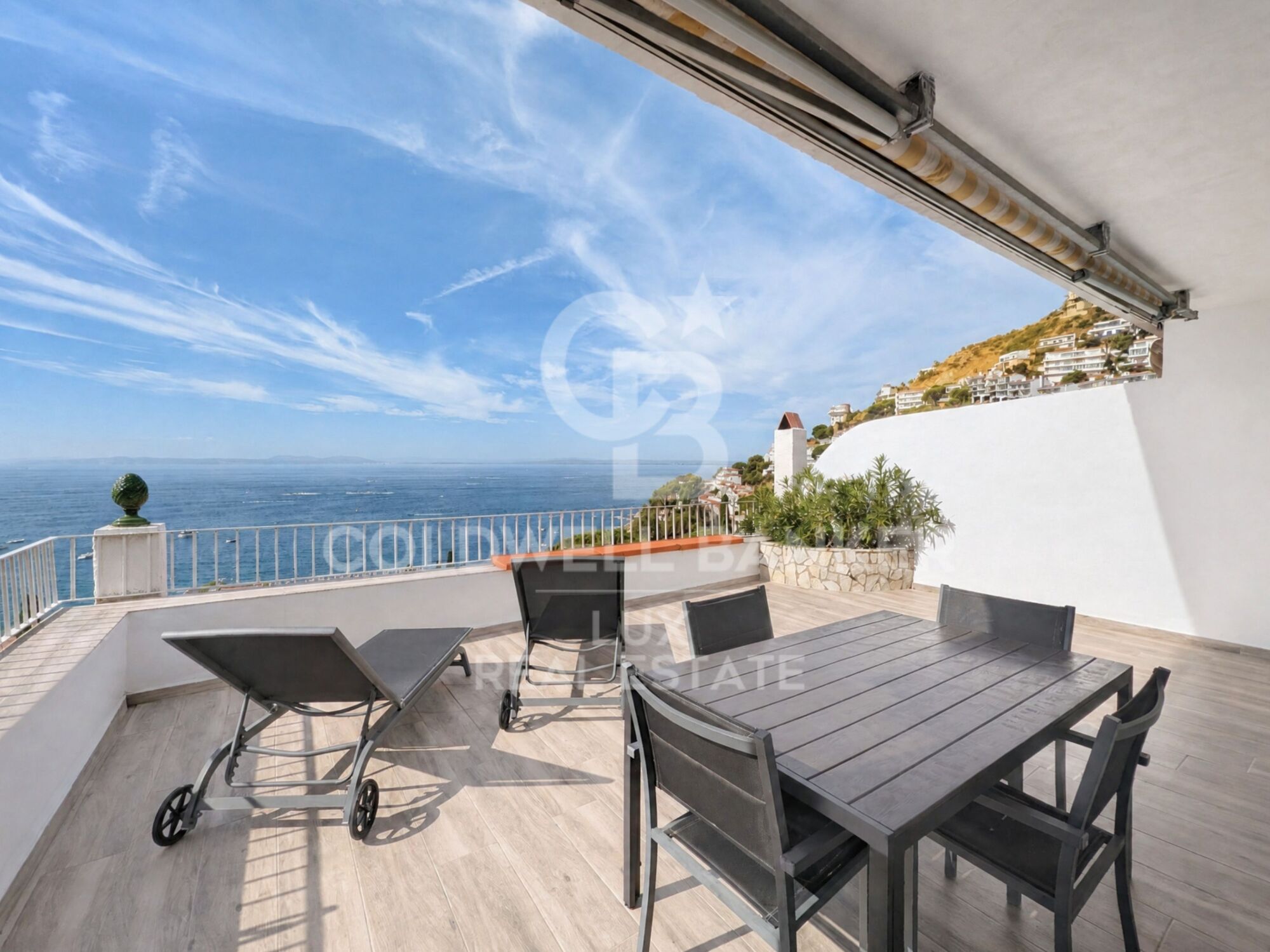 Wohnung in Canyelles: Terrasse, Garage, Meerblick und Tourismuslizenz