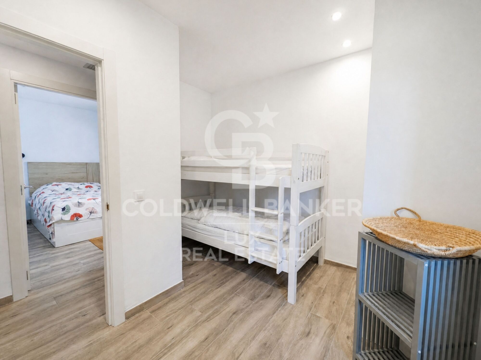 Flat in Canyelles: terrace, garage, sea views and tourist licence