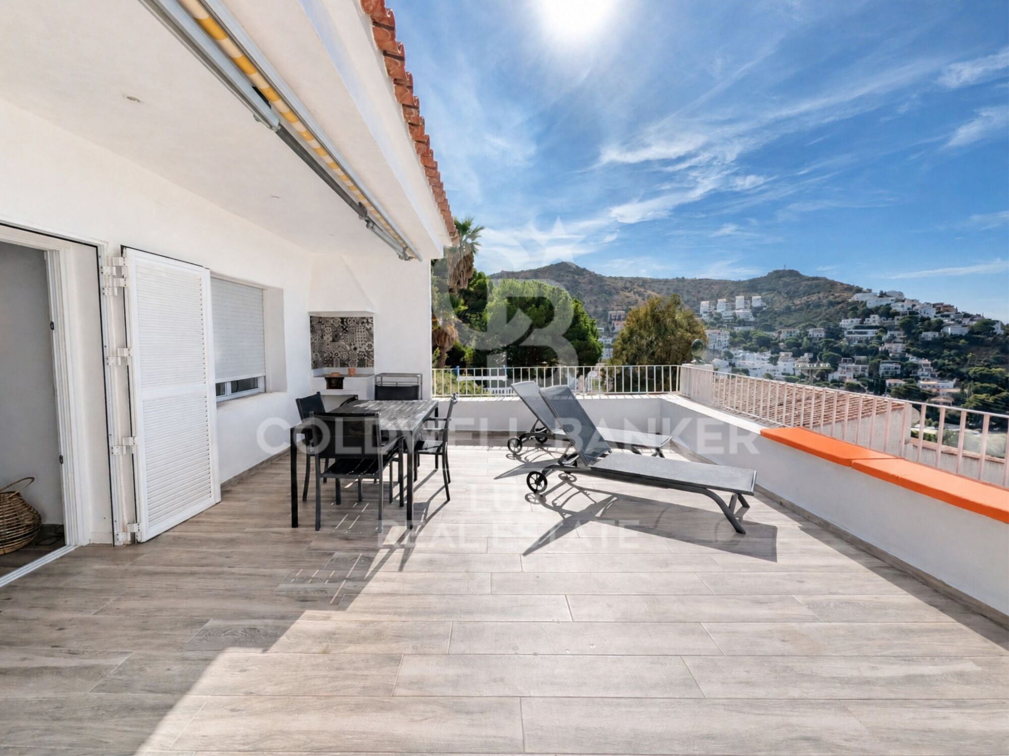Wohnung in Canyelles: Terrasse, Garage, Meerblick und Tourismuslizenz