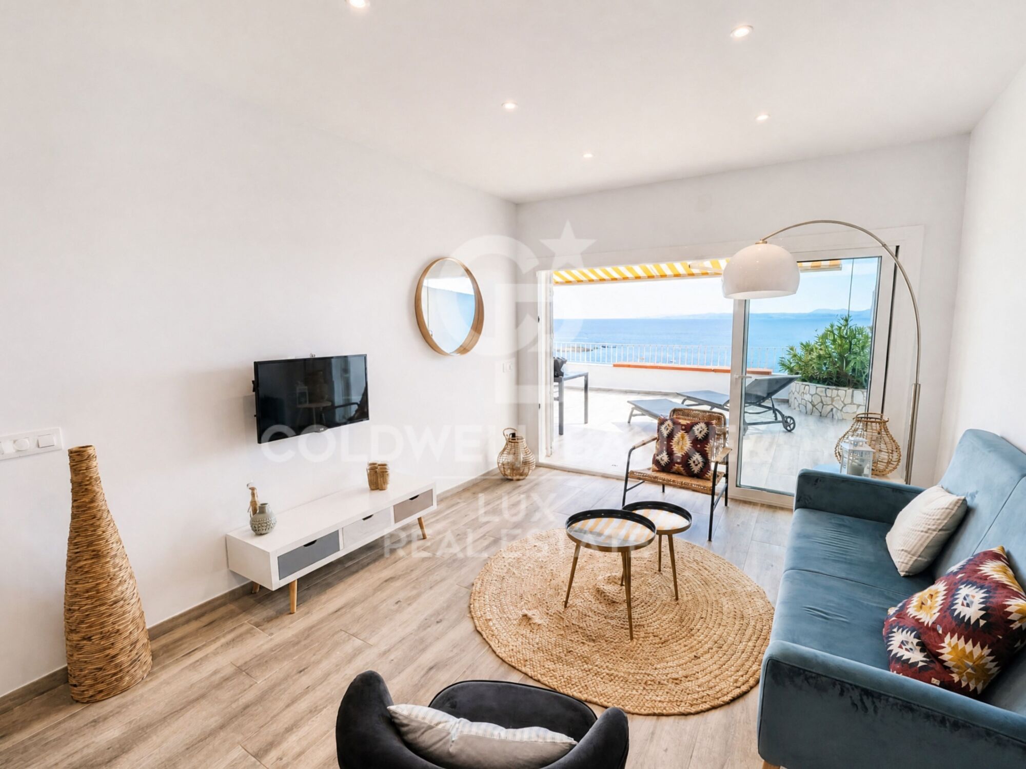 Sea-view flat/penthouse in Canyelles, 30m2 terrace. With a tourist licence