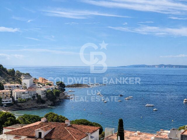 Sea-view flat/penthouse in Canyelles, 30m2 terrace