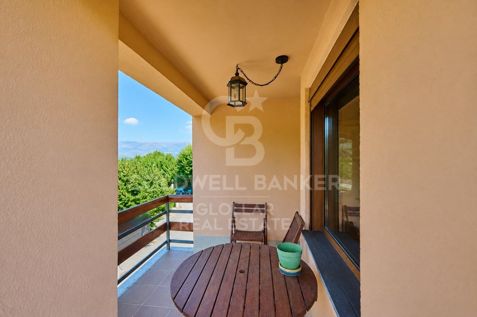 Casa independiente en Queixans con dos viviendas y jardín privado