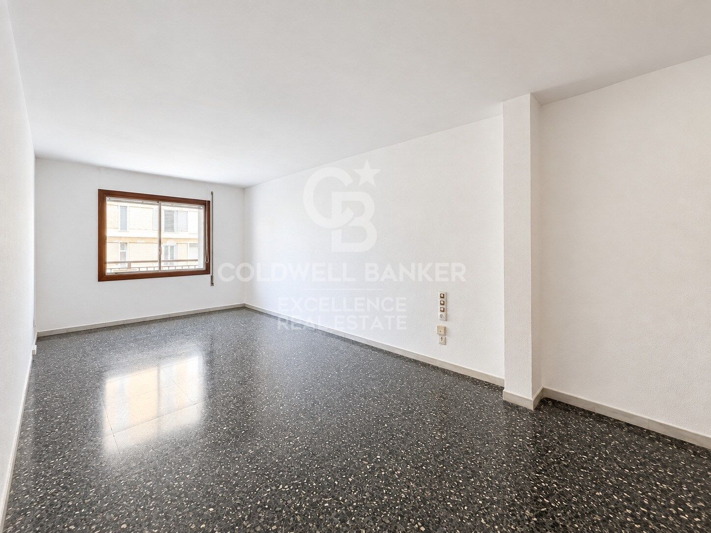 Helles Apartment mit Terrasse neben dem Tennisclub in El Pla del Real