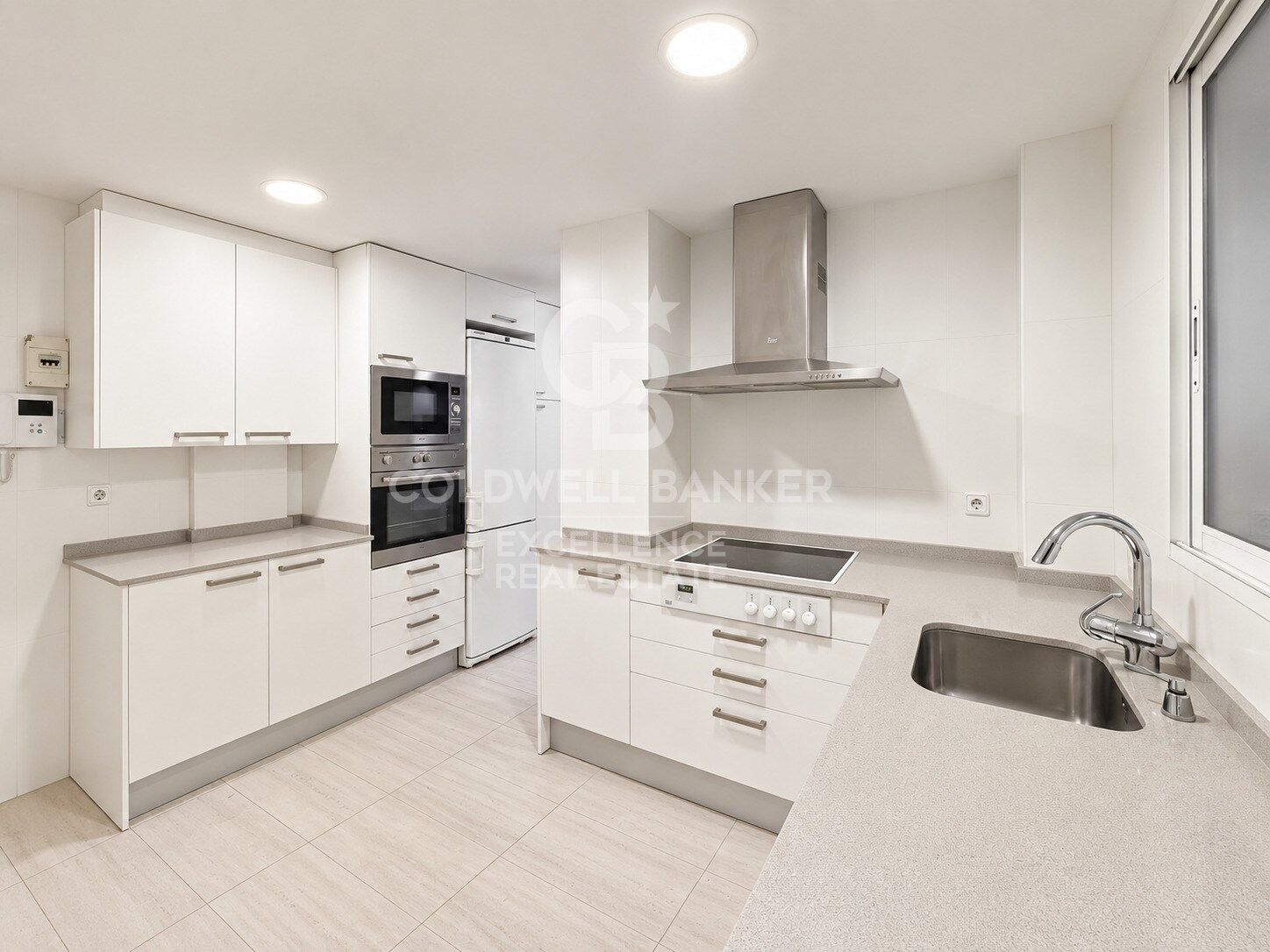 Helles Apartment mit Terrasse neben dem Tennisclub in El Pla del Real