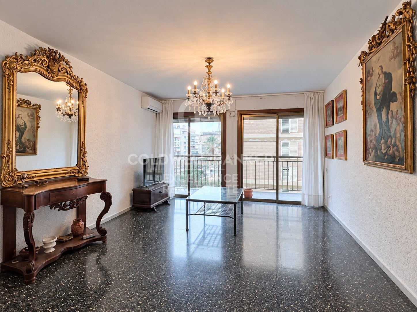 Helles Apartment mit Terrasse neben dem Tennisclub in El Pla del Real