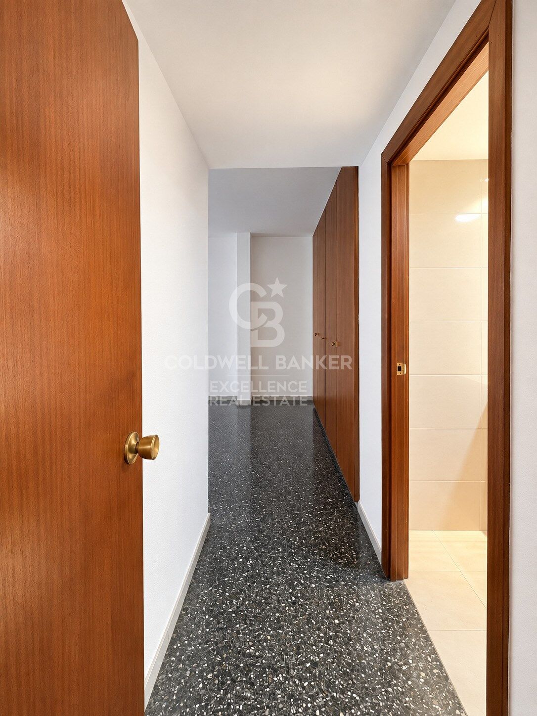 Helles Apartment mit Terrasse neben dem Tennisclub in El Pla del Real