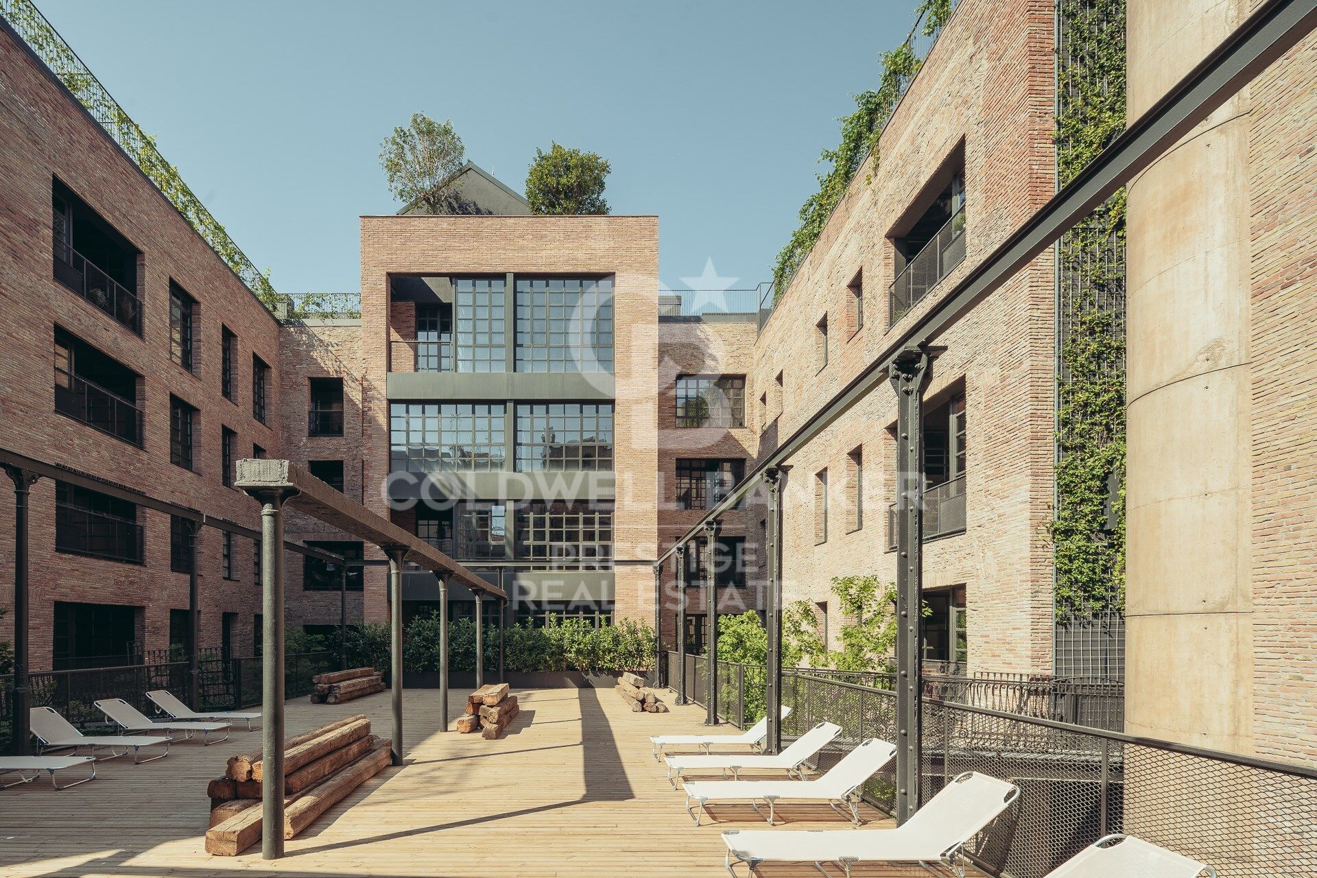 A green community for sale in the heart of Barcelona