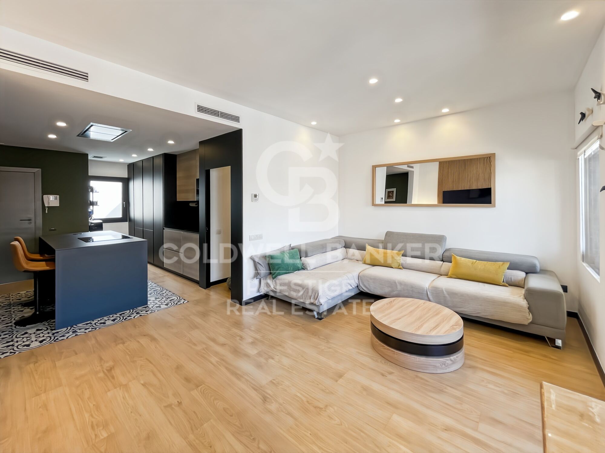 Appartement rénové avec terrasse face au marché du Ninot