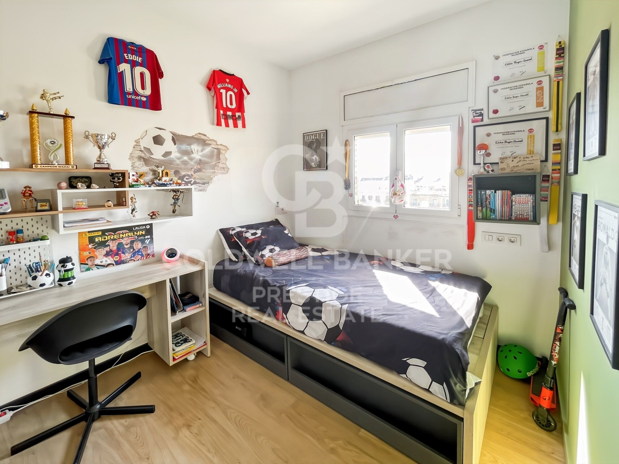 Appartement rénové avec terrasse face au marché du Ninot