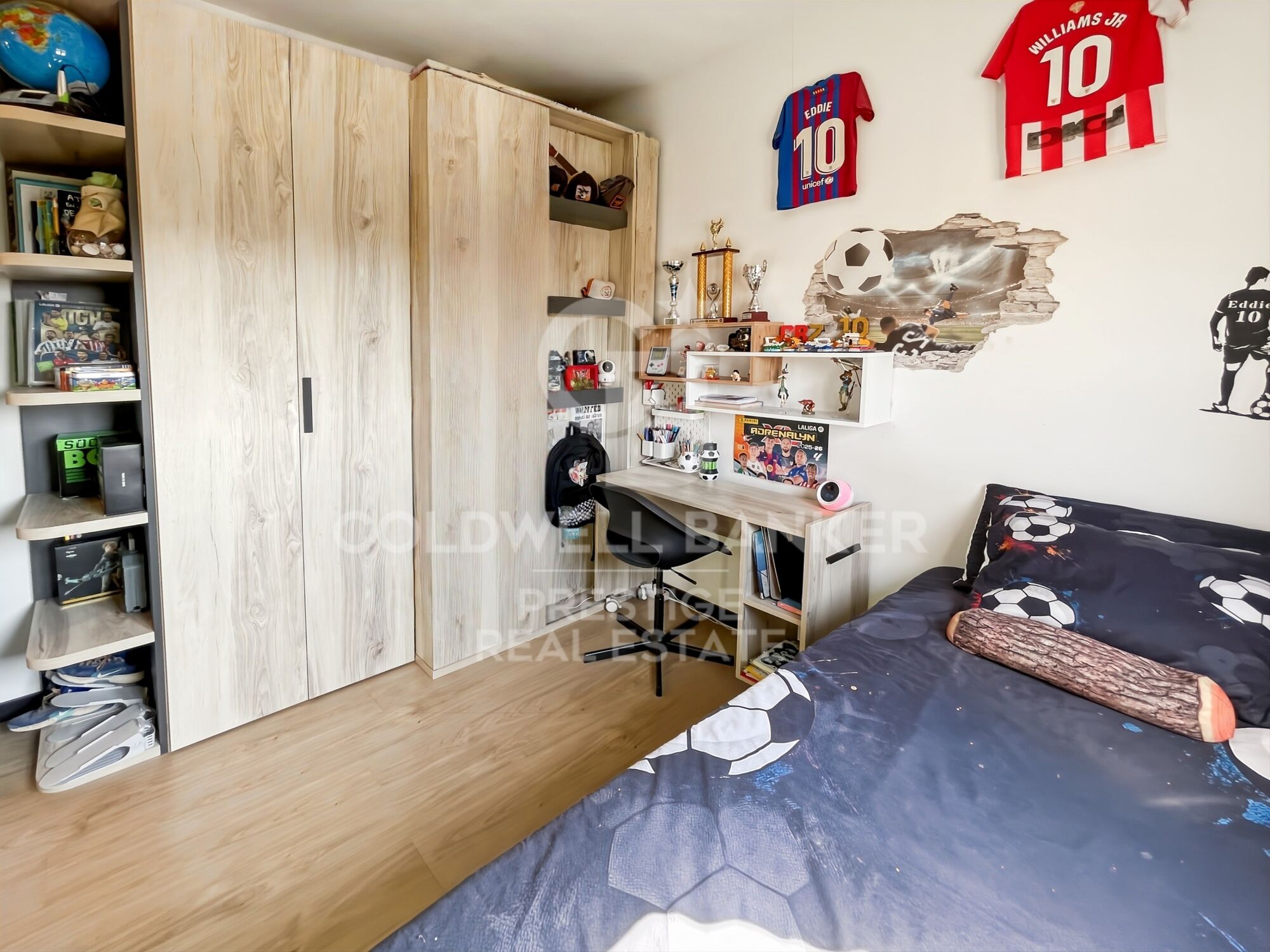 Appartement rénové avec terrasse face au marché du Ninot