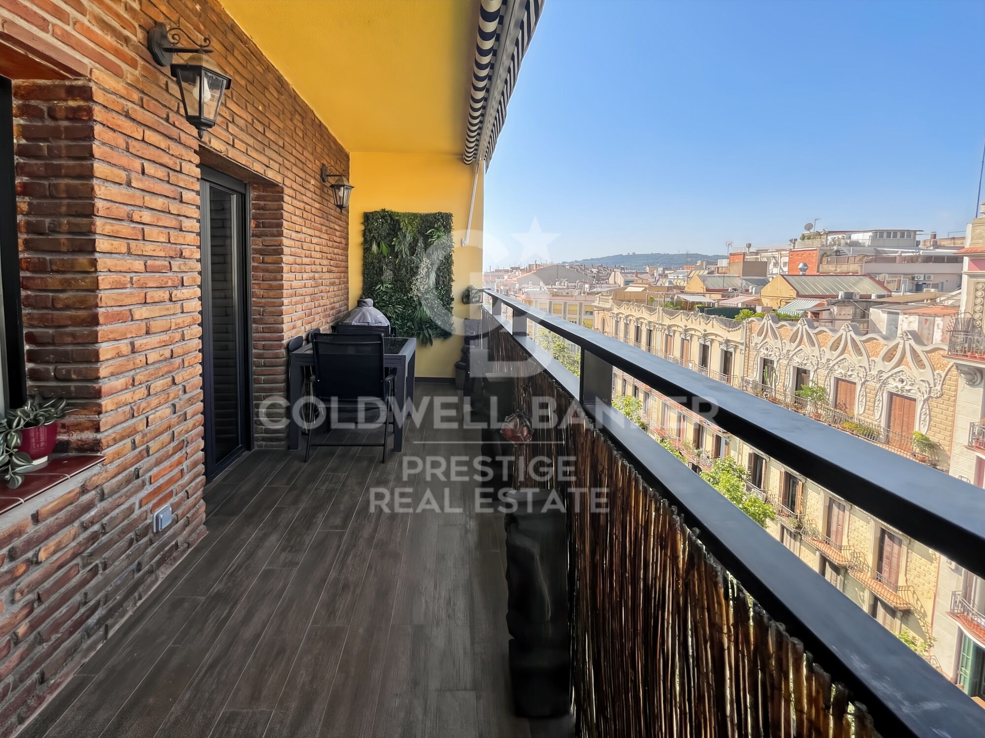 Appartement rénové avec terrasse face au marché du Ninot