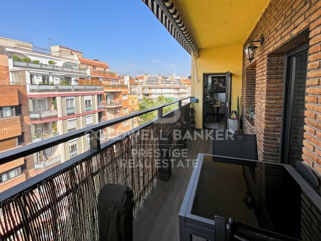 Nicely renovated apartment witth terrace in Central Barcelona