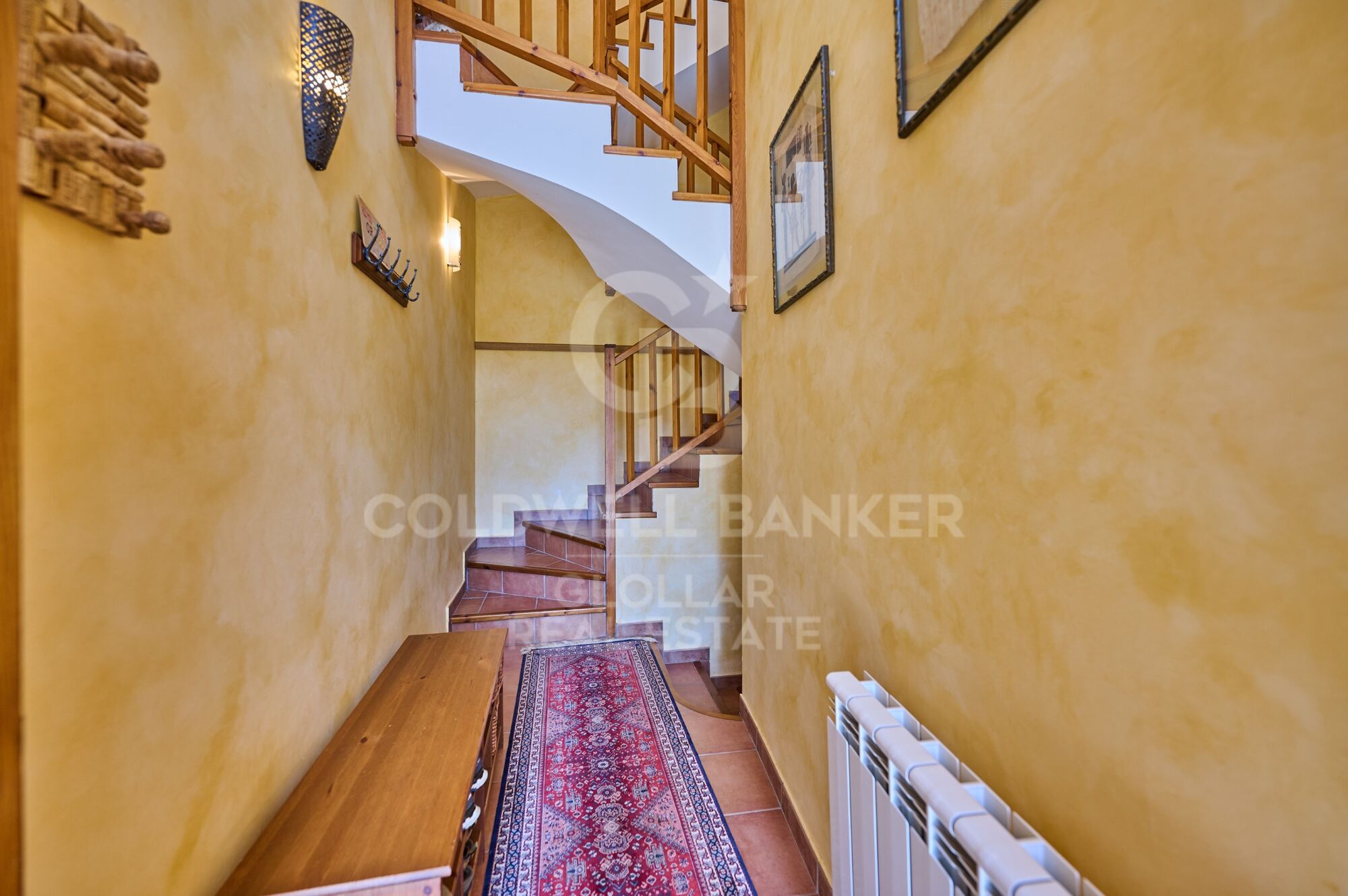 Casa esquinera en Montellà con magníficas vistas