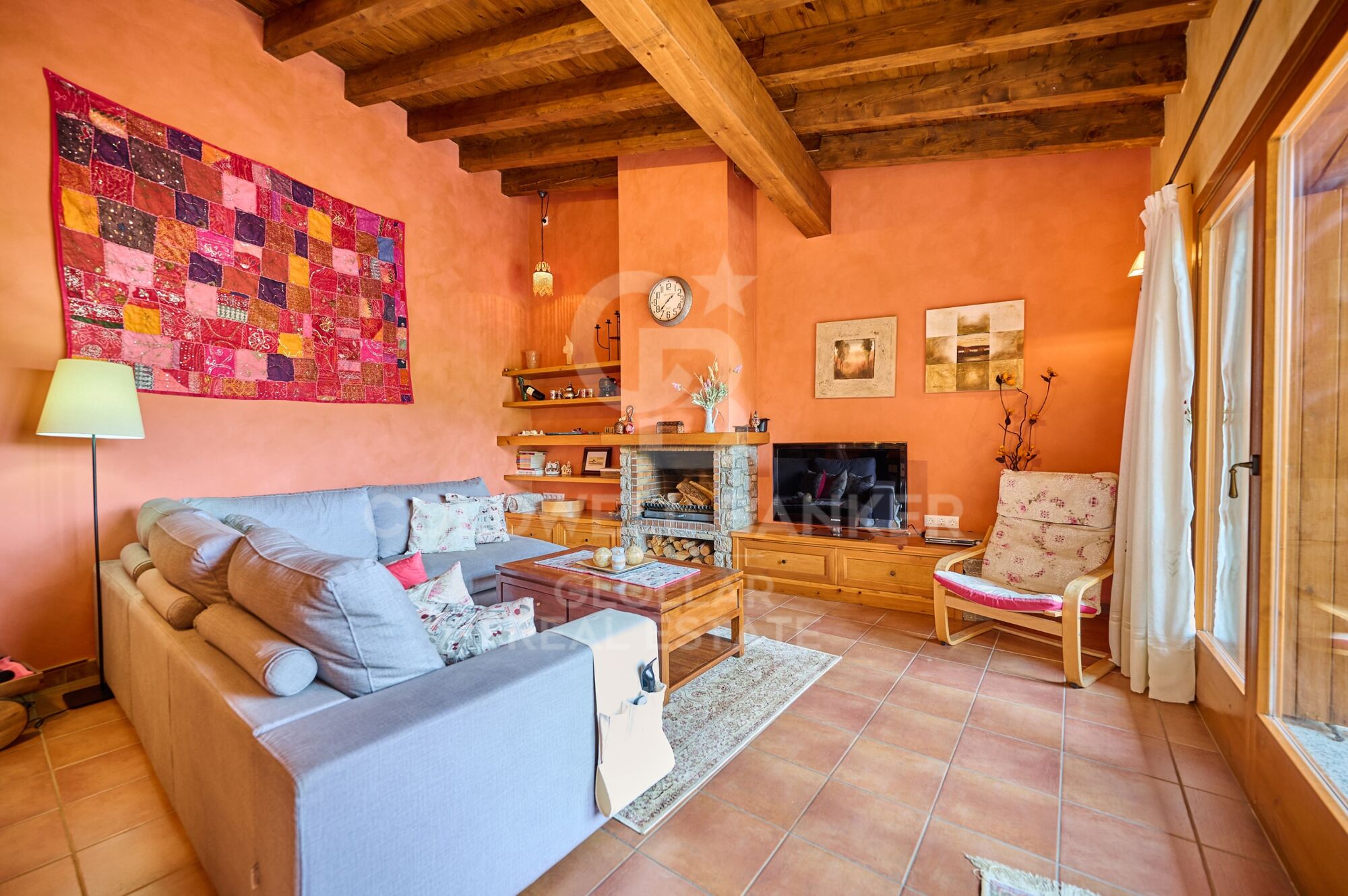 Casa esquinera en Montellà con magníficas vistas