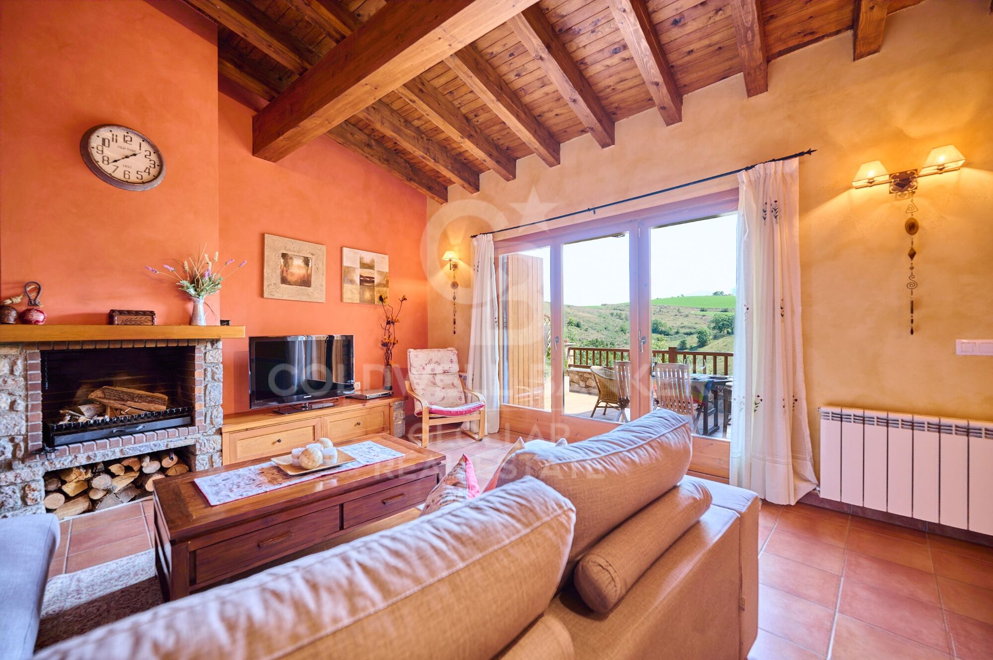 Casa esquinera en Montellà con magníficas vistas