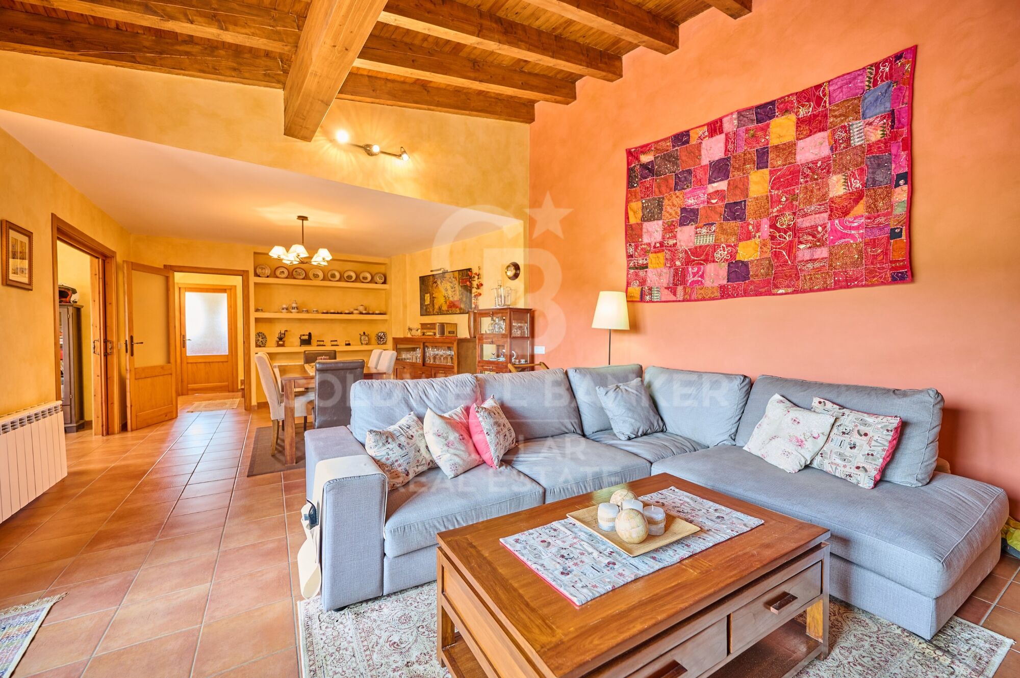 Casa esquinera en Montellà con magníficas vistas
