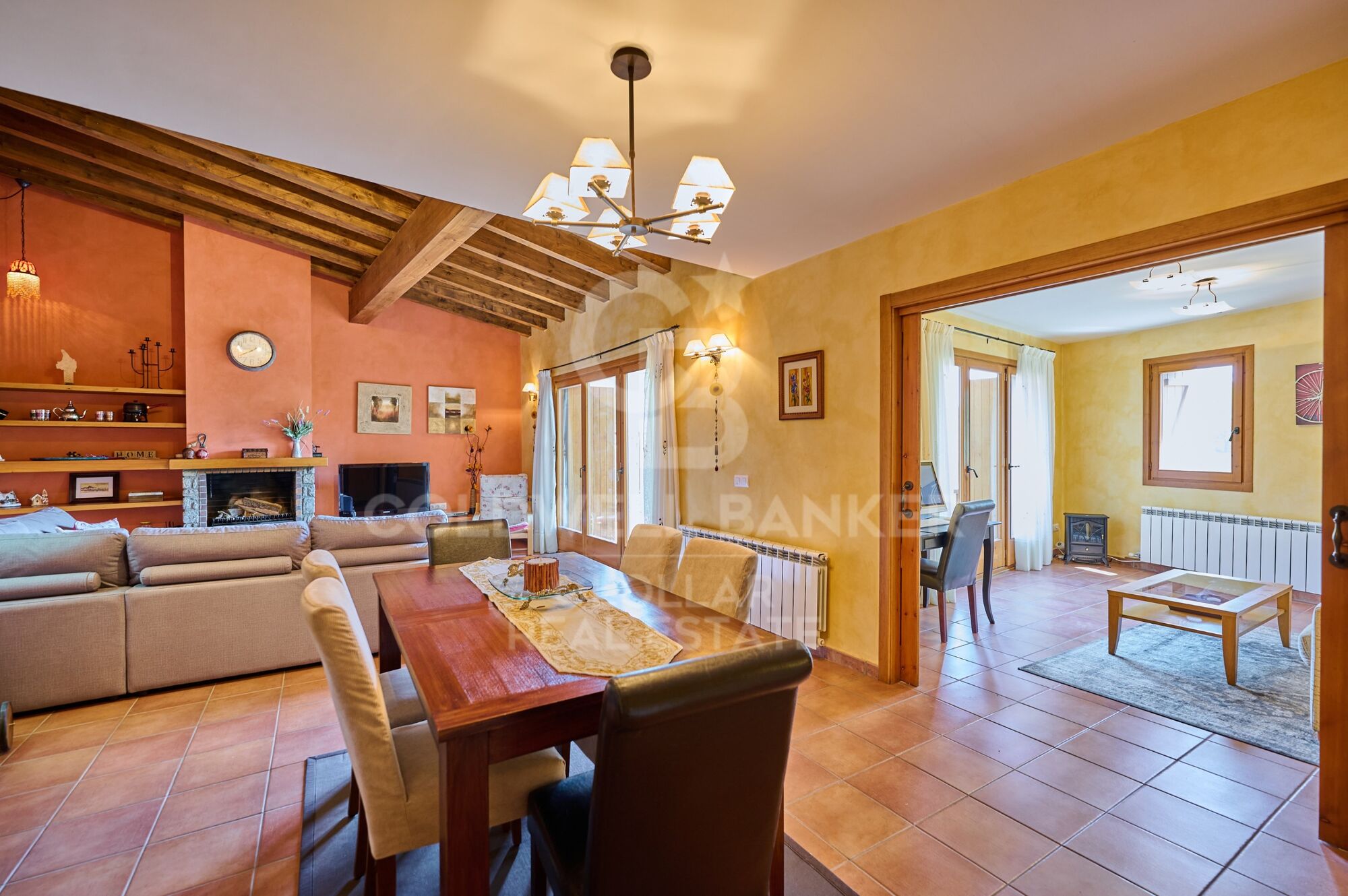Casa esquinera en Montellà con magníficas vistas