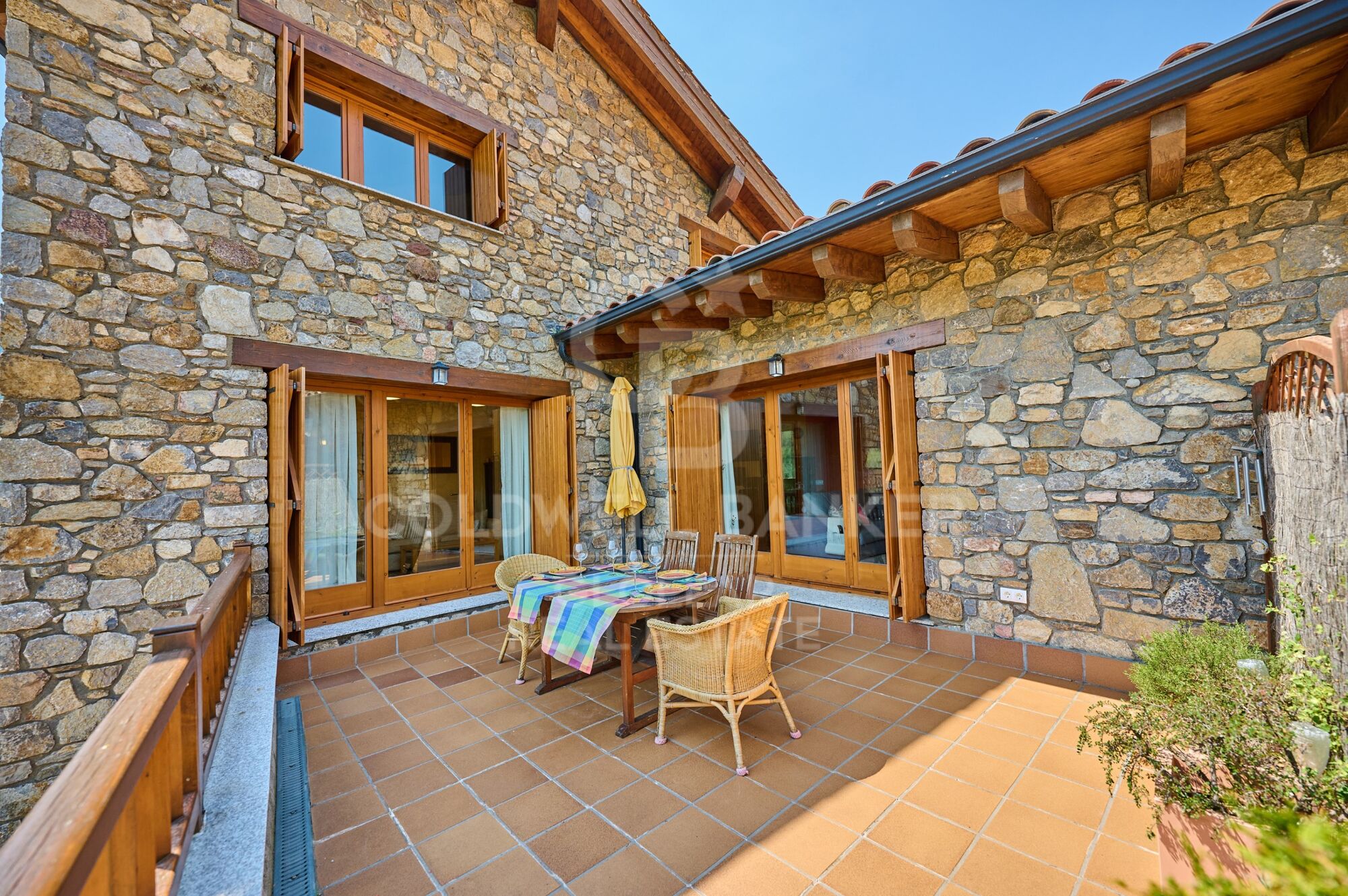 Casa esquinera en Montellà con magníficas vistas
