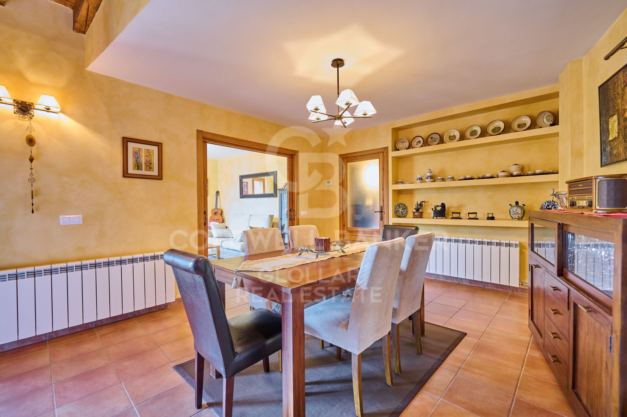 Casa esquinera en Montellà con magníficas vistas