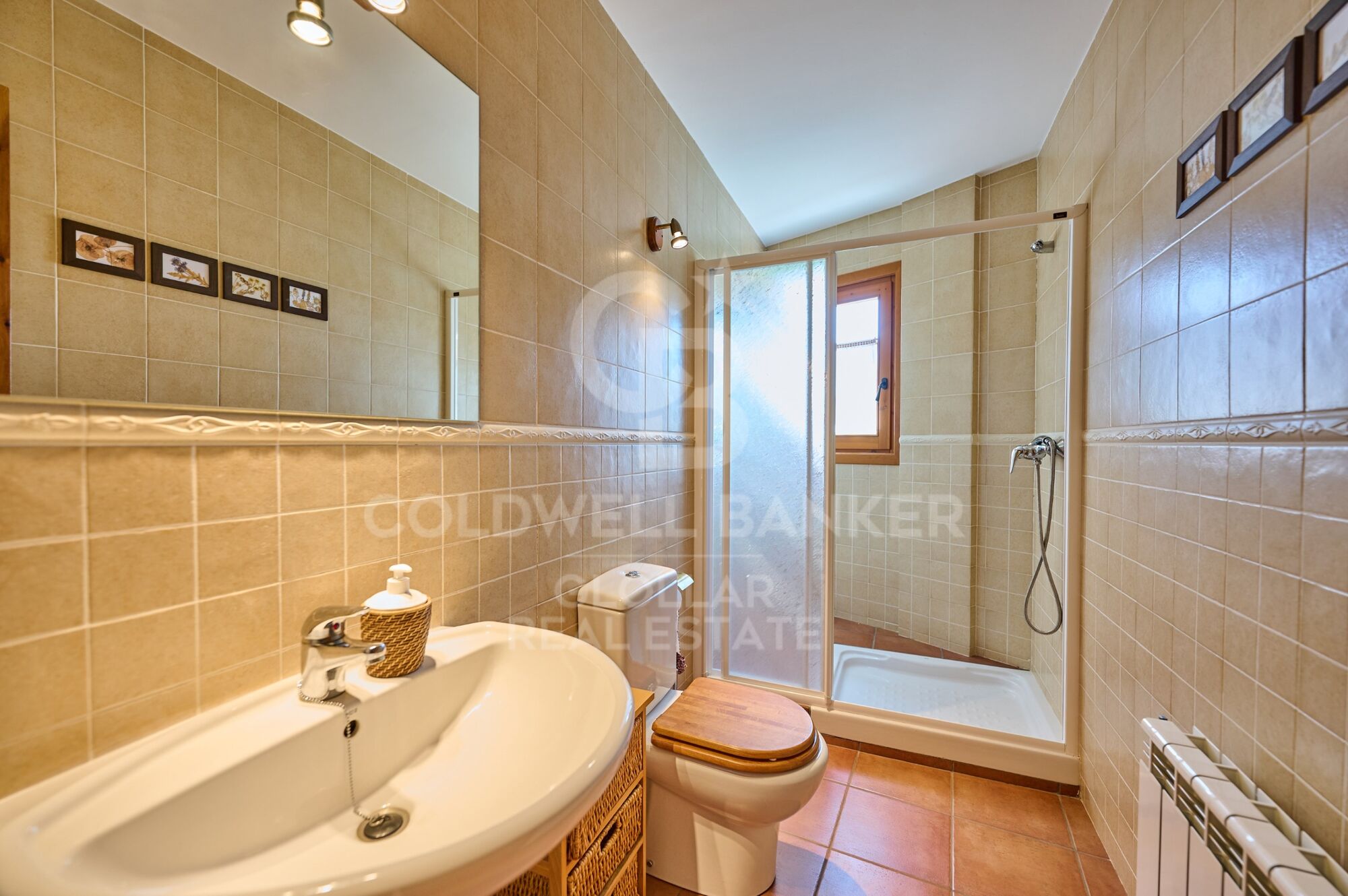 Casa esquinera en Montellà con magníficas vistas