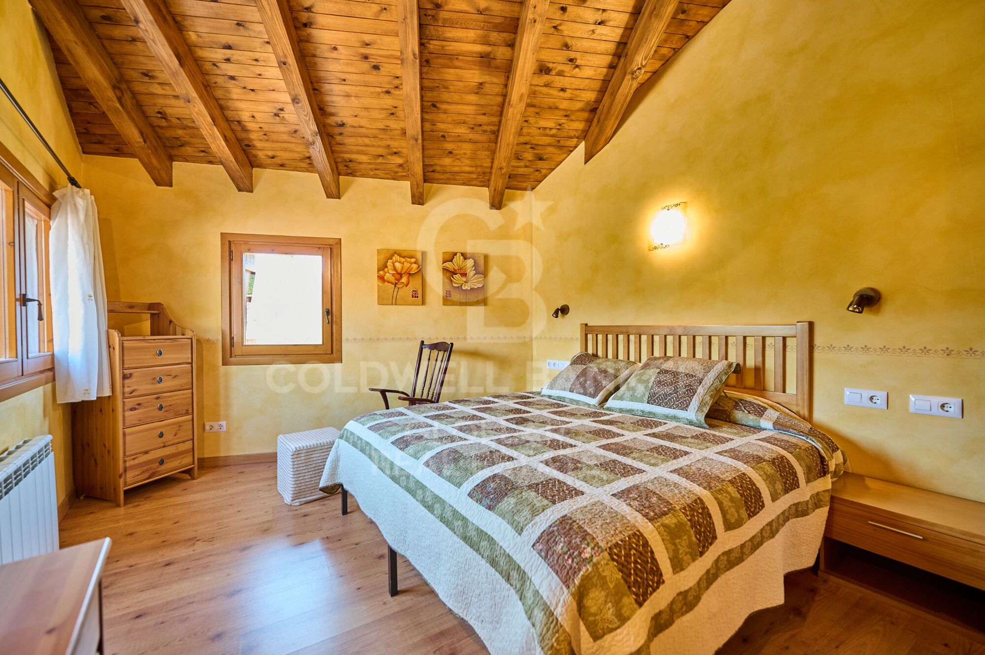 Casa esquinera en Montellà con magníficas vistas