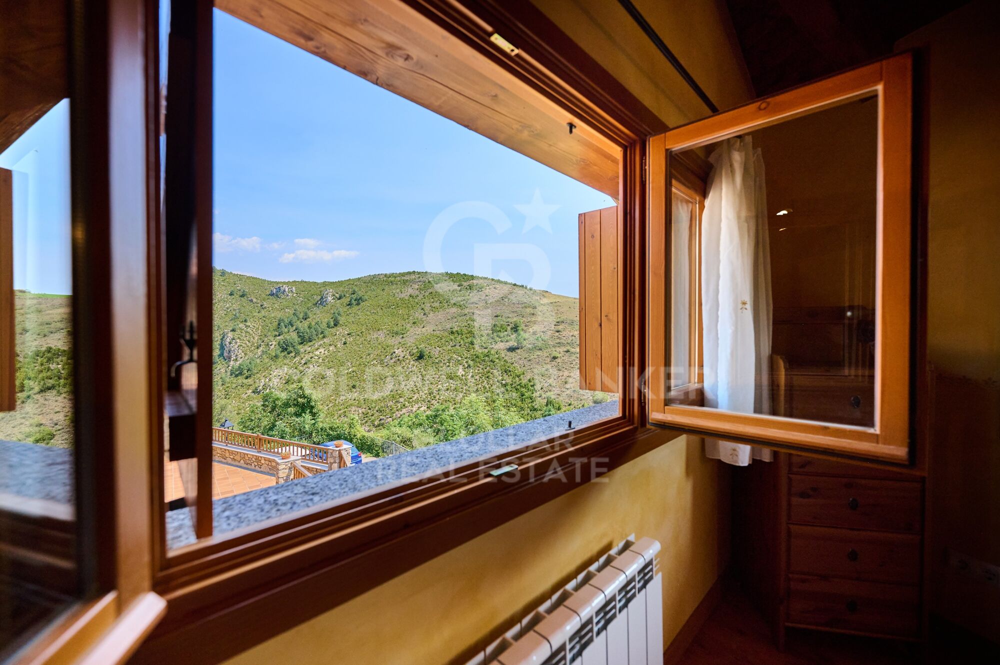 Casa esquinera en Montellà con magníficas vistas
