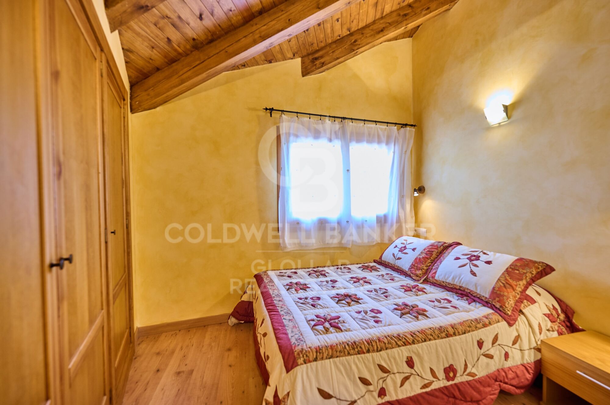 Casa esquinera en Montellà con magníficas vistas