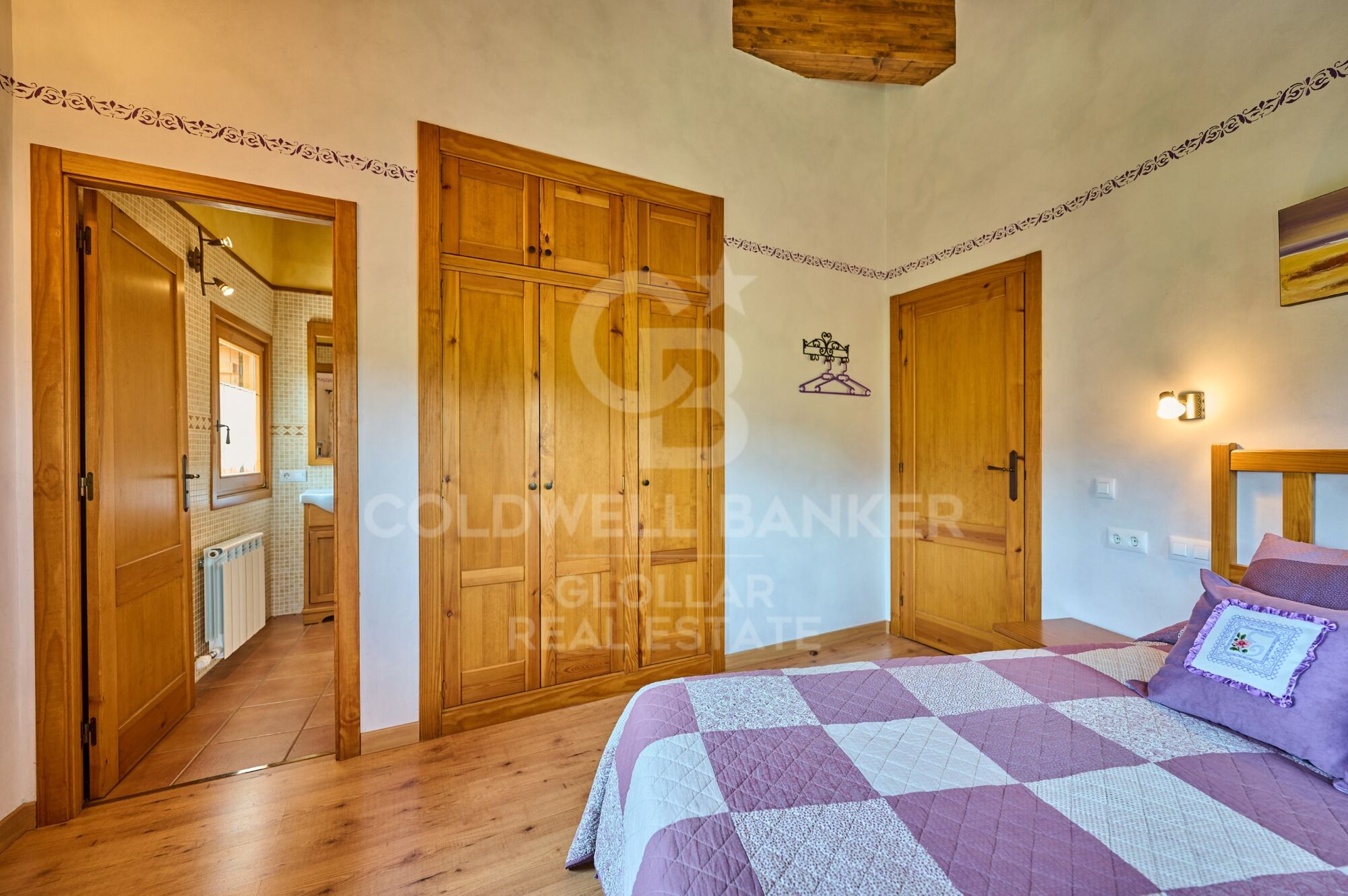 Casa esquinera en Montellà con magníficas vistas