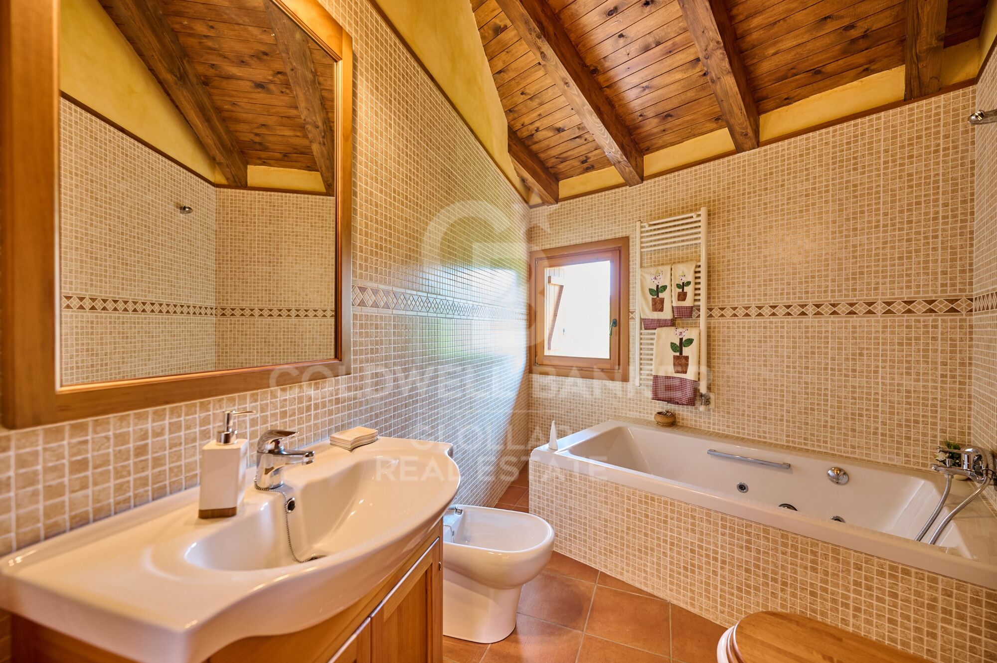 Casa esquinera en Montellà con magníficas vistas