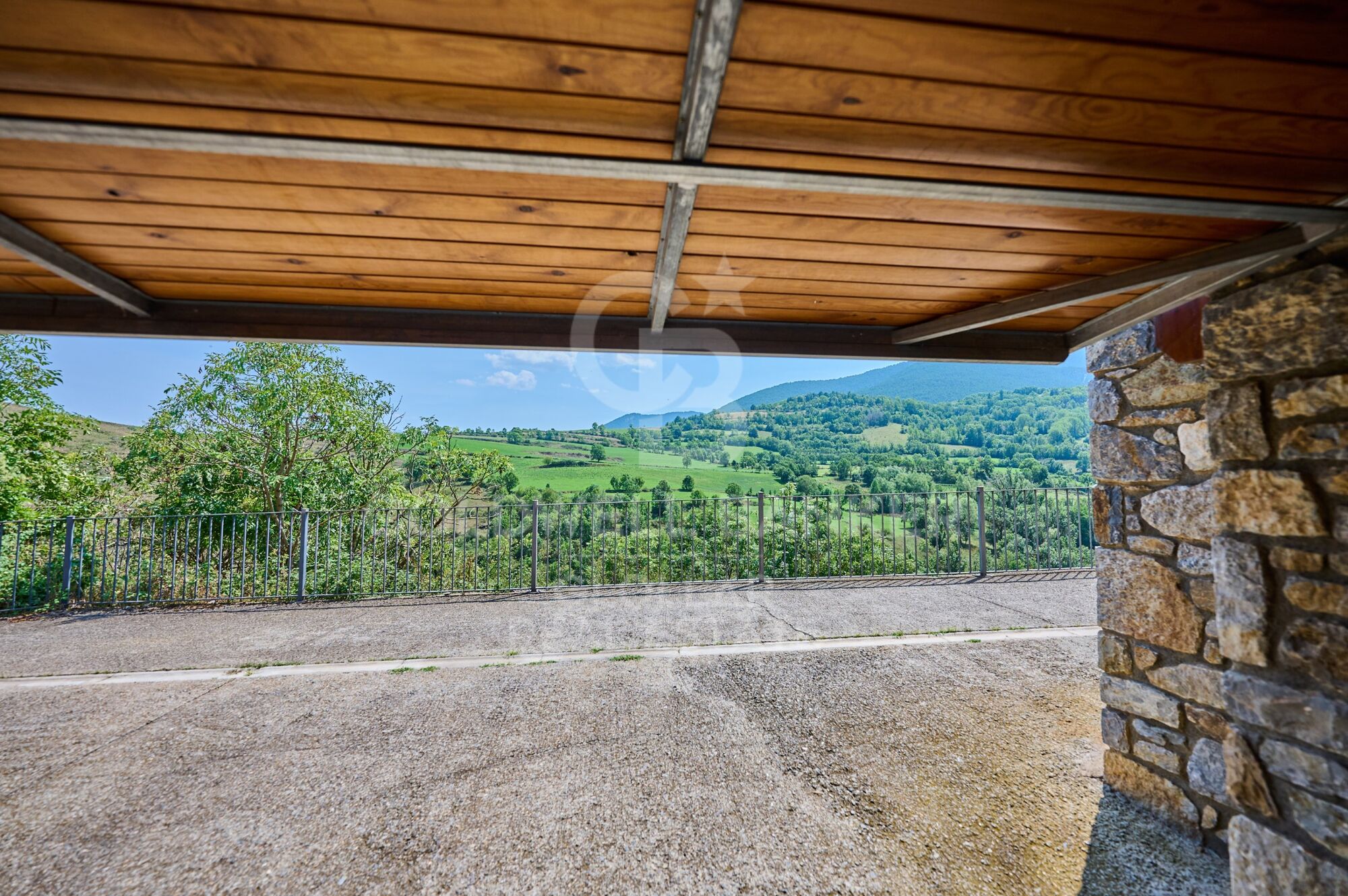 Casa esquinera en Montellà con magníficas vistas