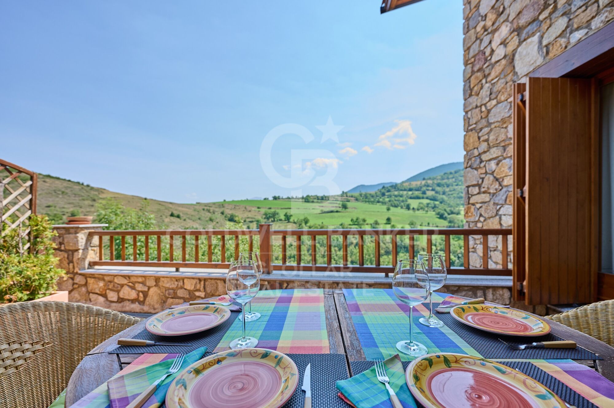 Maison d'angle à Montellà avec une vue magnifique