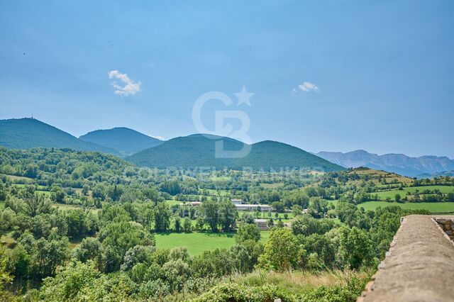 Casa esquinera en Montellà con magníficas vistas