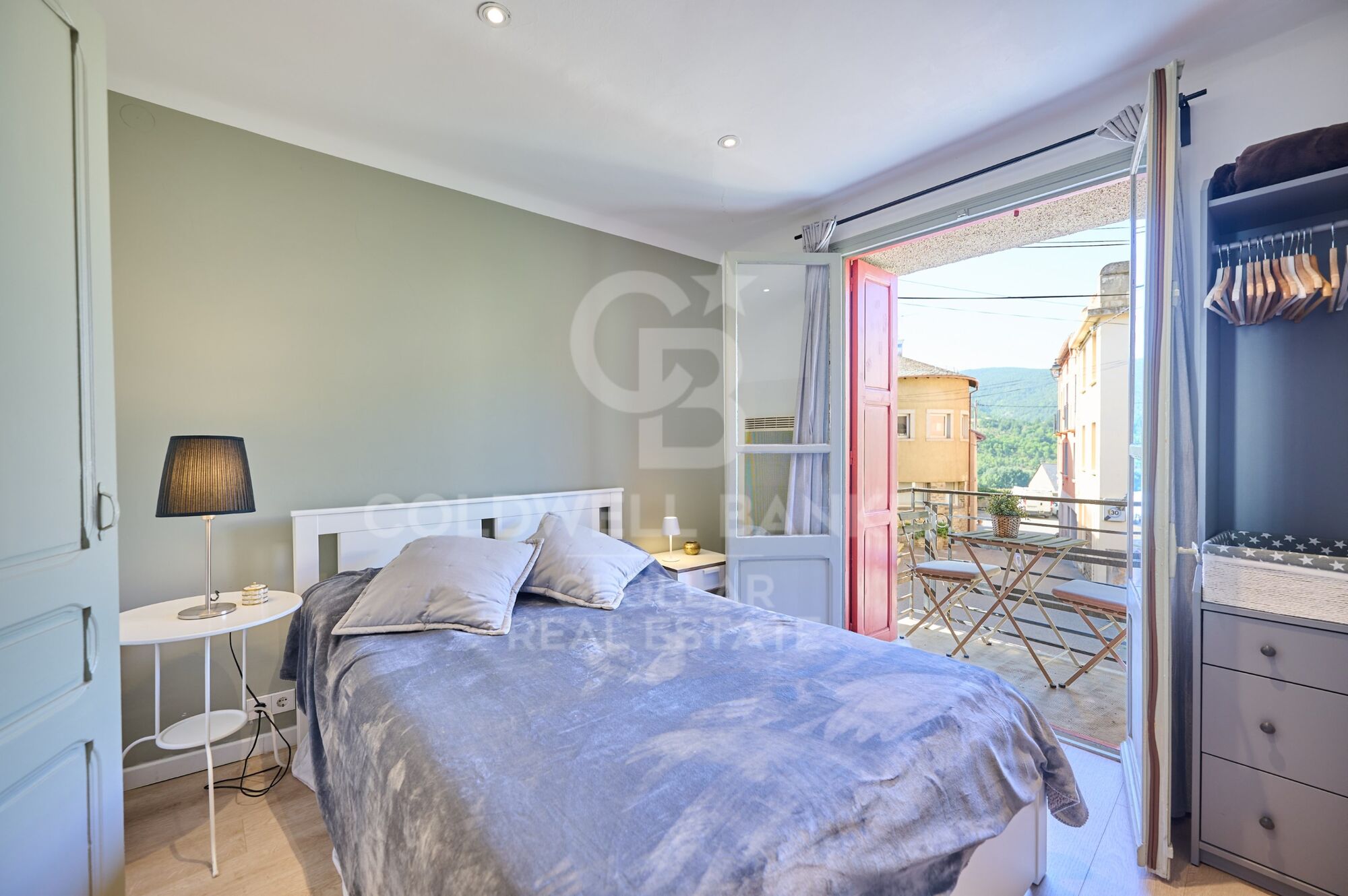 Apartamento reformado con terraza en Osséja
