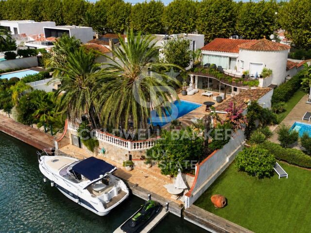 Villa avec amarrage privé de 15 x 4 m à Empuriabrava