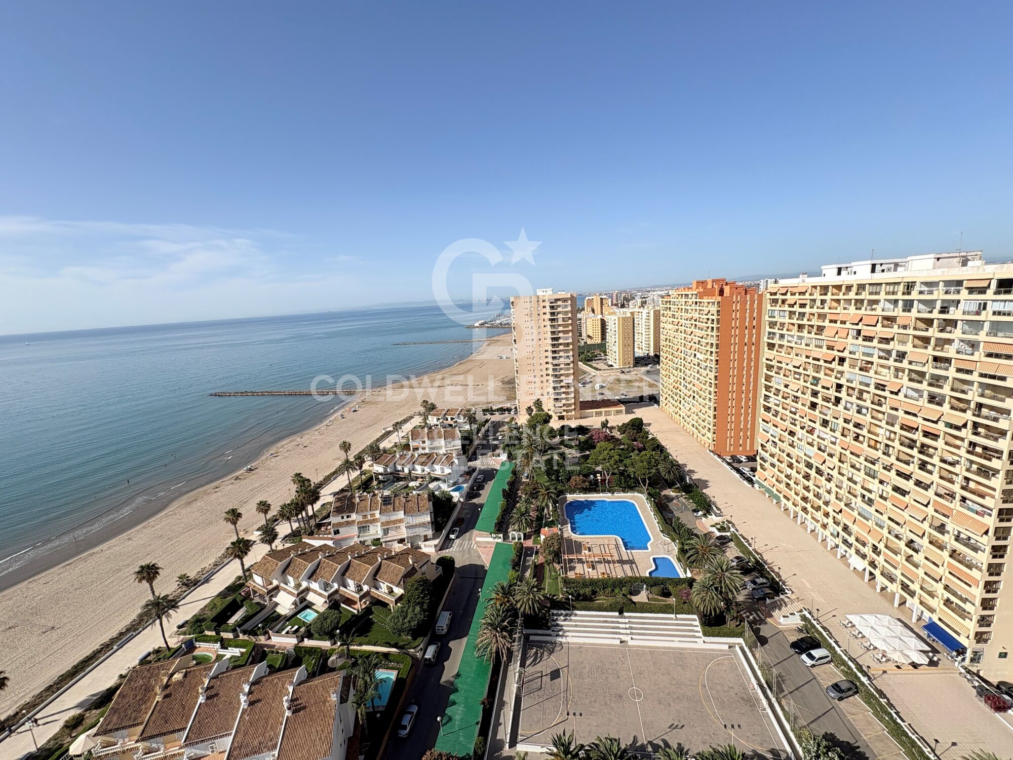 Wahrer Luxus bedeutet, 365 Tage im Jahr direkt am Meer zu leben - nur 15 Minuten von Valencia entfernt.