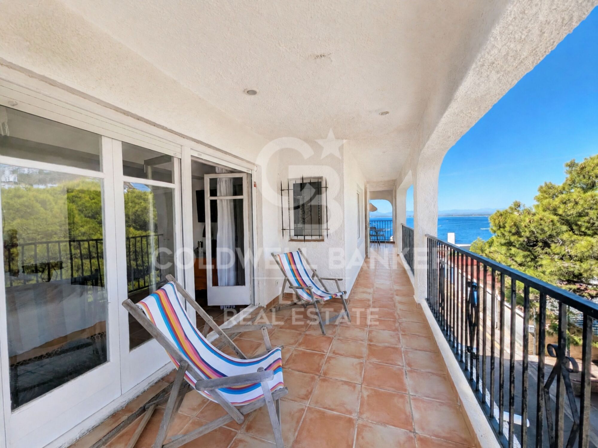 A house with sea views in the Cadaqués style, in Canyelles Petites