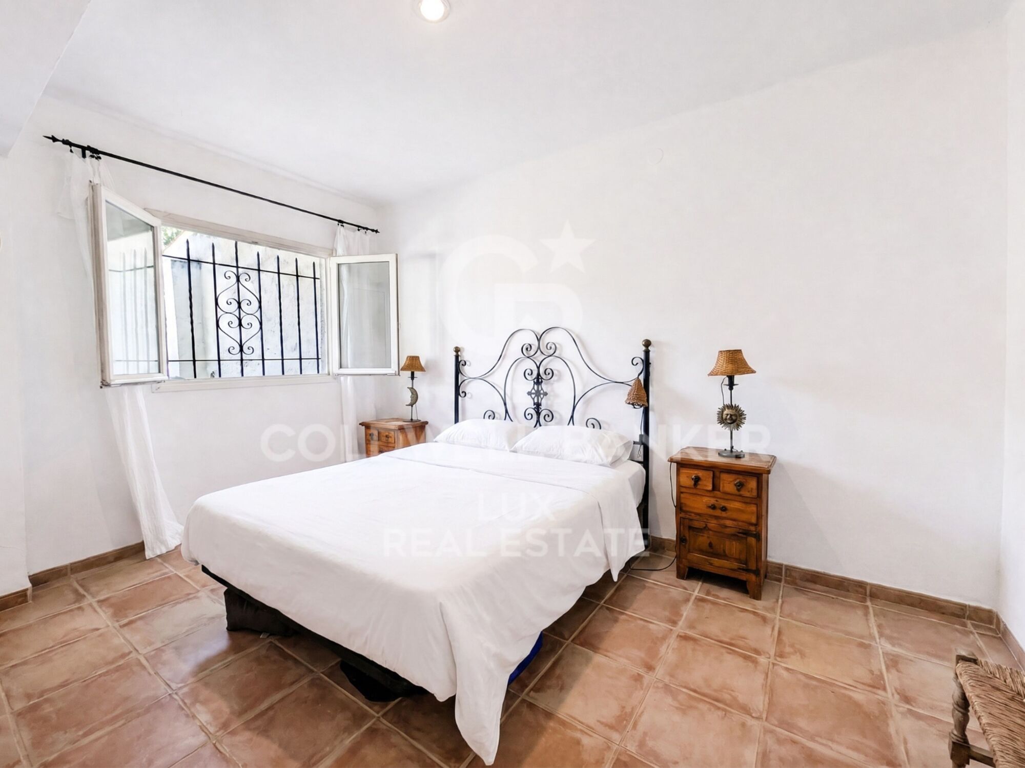 A house with sea views in the Cadaqués style, in Canyelles Petites