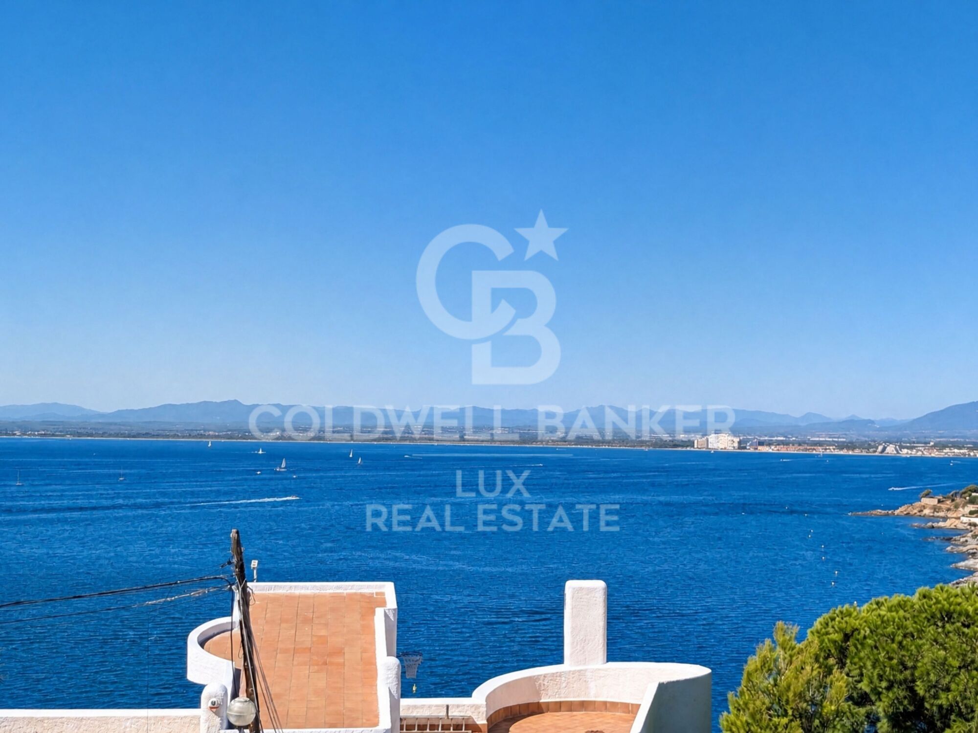 A house with sea views in the Cadaqués style, in Canyelles Petites