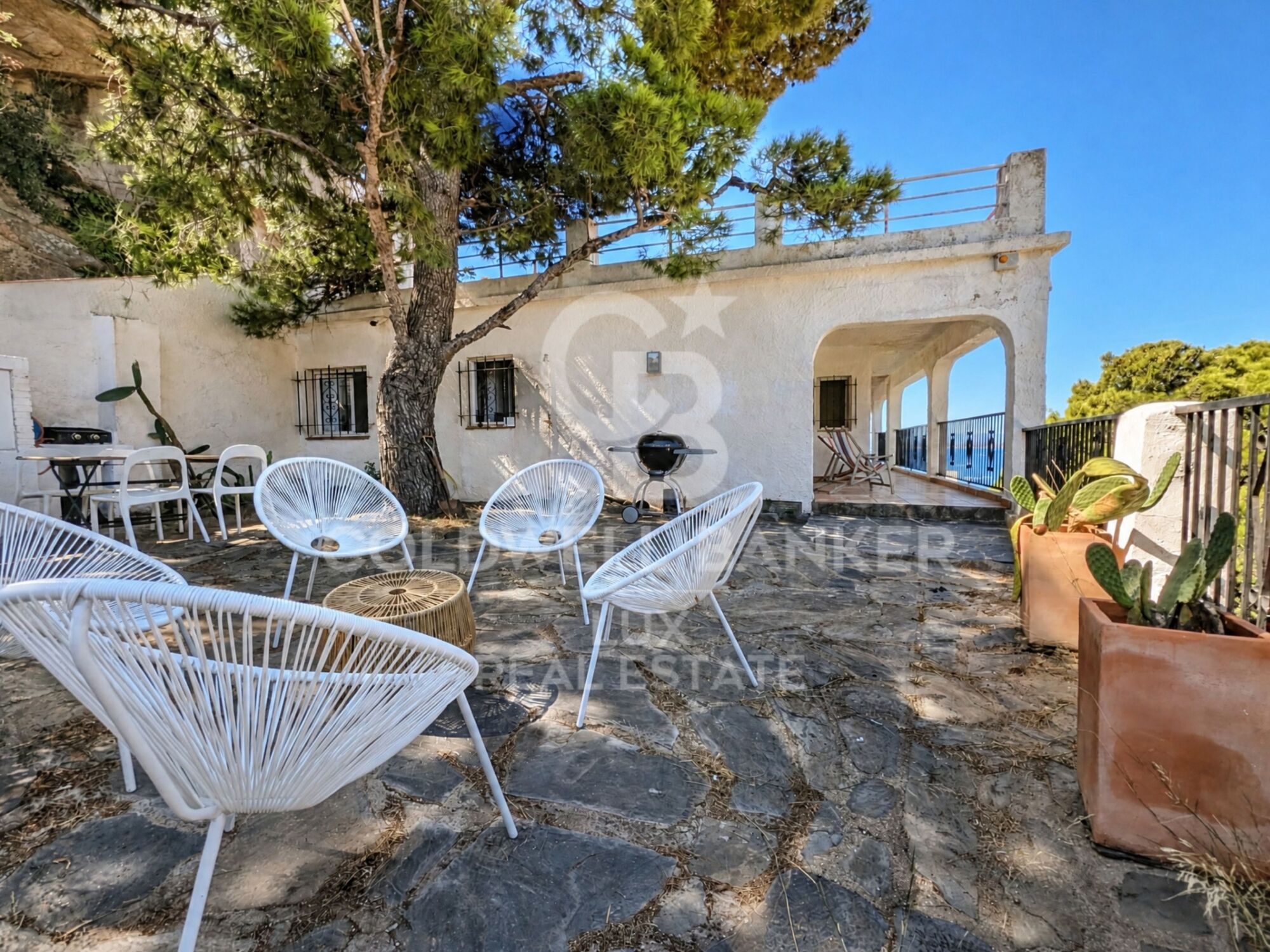 A house with sea views in the Cadaqués style, in Canyelles Petites