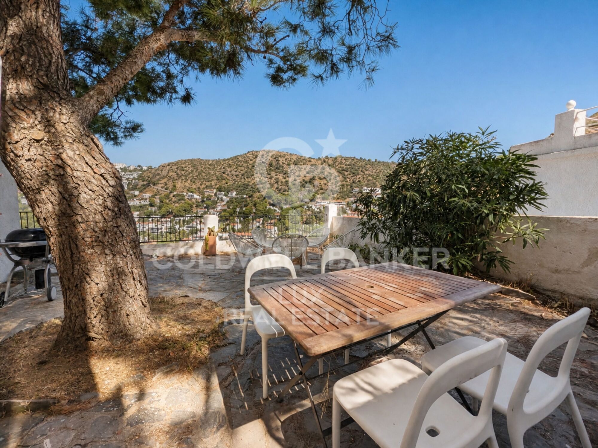 A house with sea views in the Cadaqués style, in Canyelles Petites