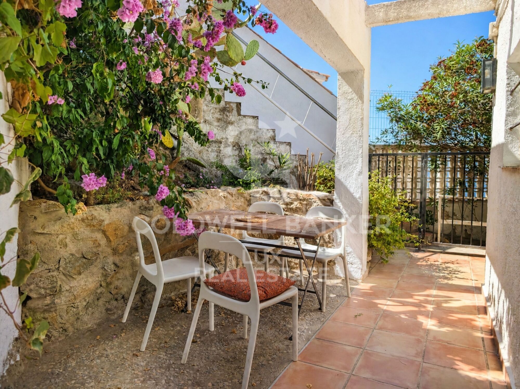 A house with sea views in the Cadaqués style, in Canyelles Petites