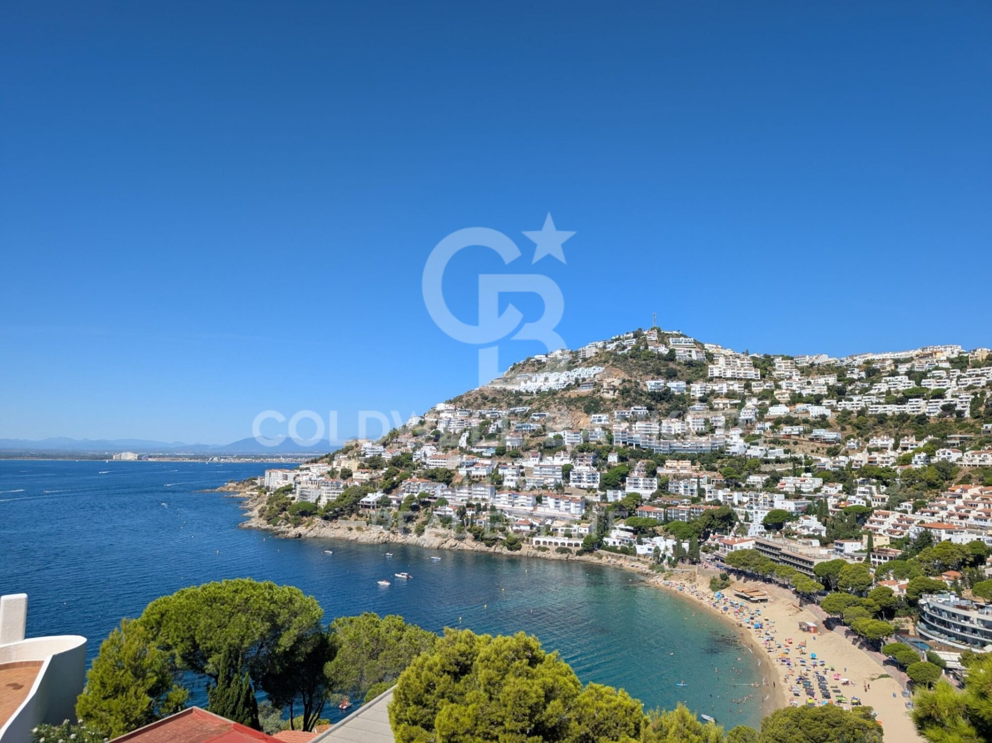 A house with sea views in the Cadaqués style, in Canyelles Petites