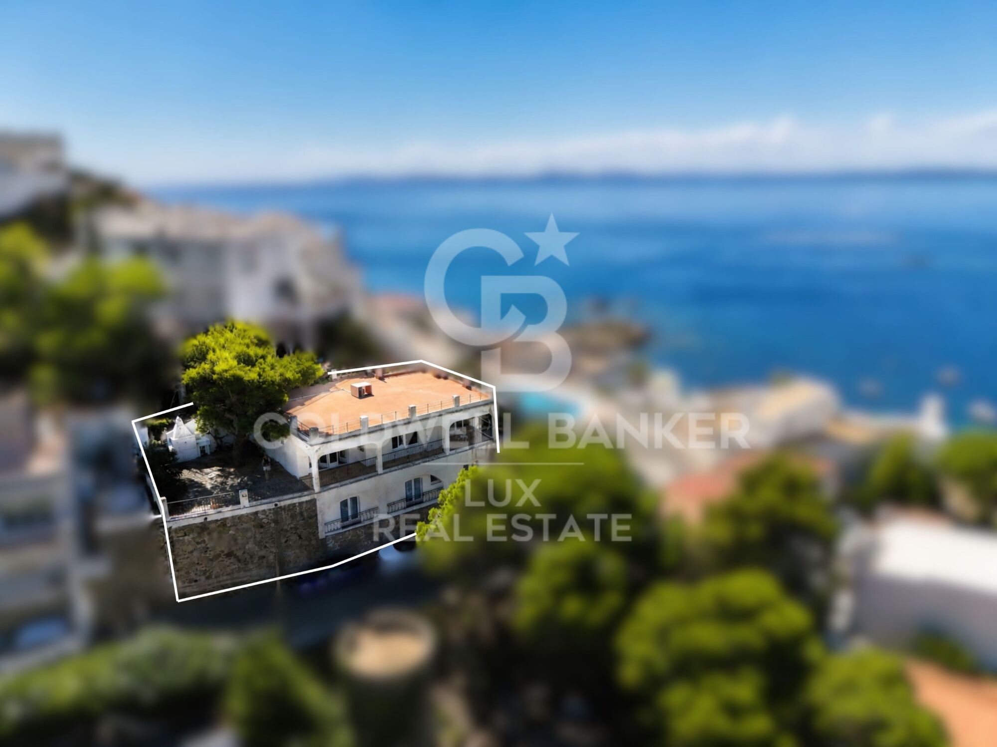 A house with sea views in the Cadaqués style, in Canyelles Petites