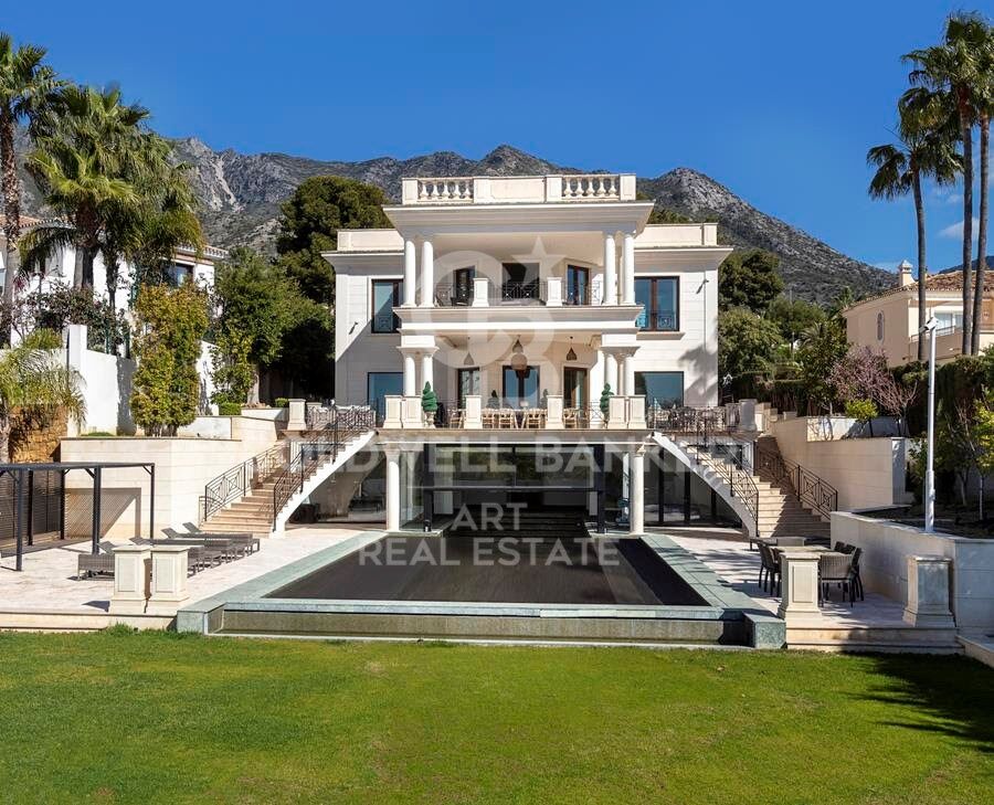 Villa de luxe à Sierra Blanca avec vue imprenable sur la mer