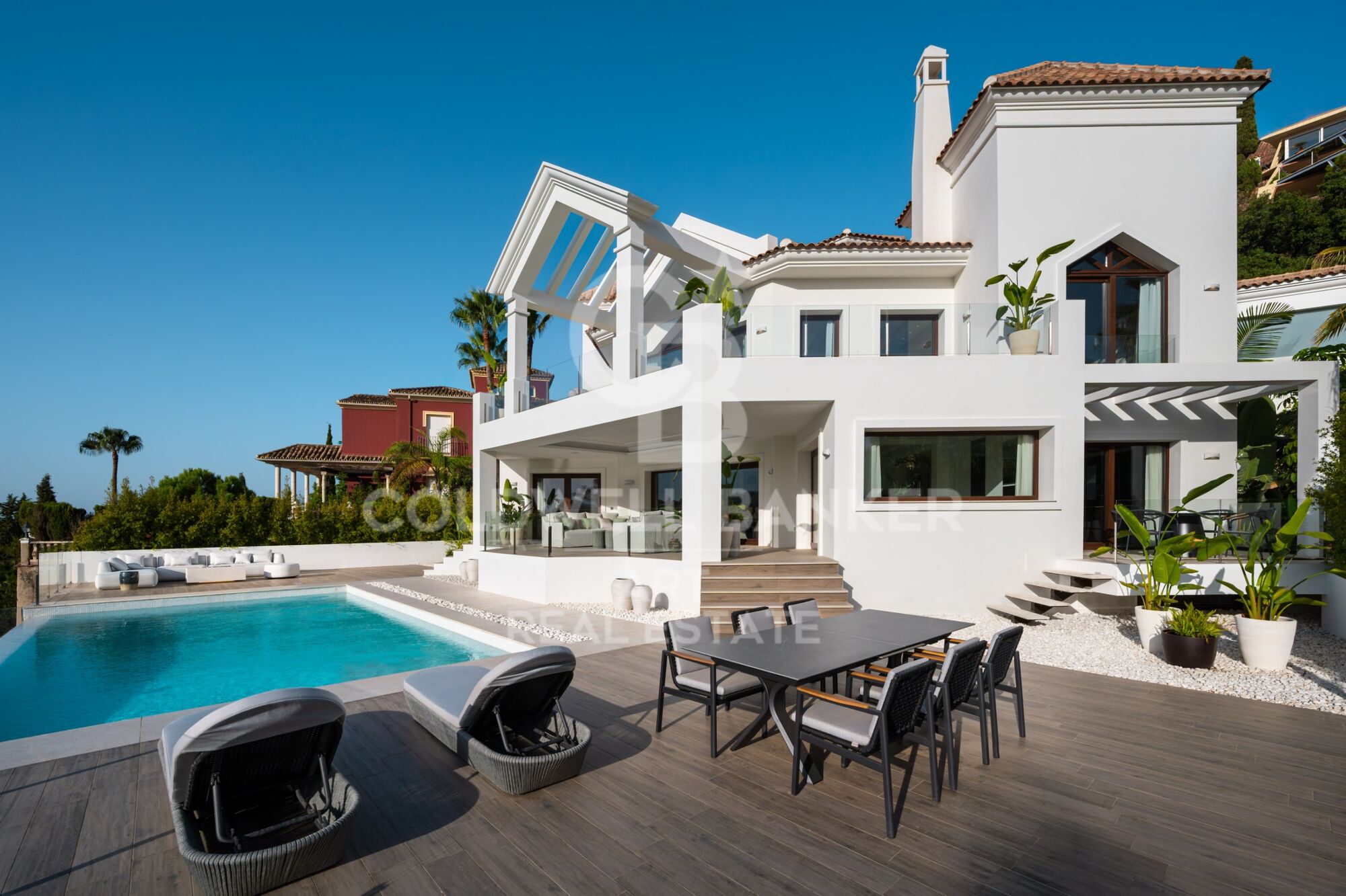 Espectacular villa de nueva construcción con vistas al mar en El Herrojo- Benahavís