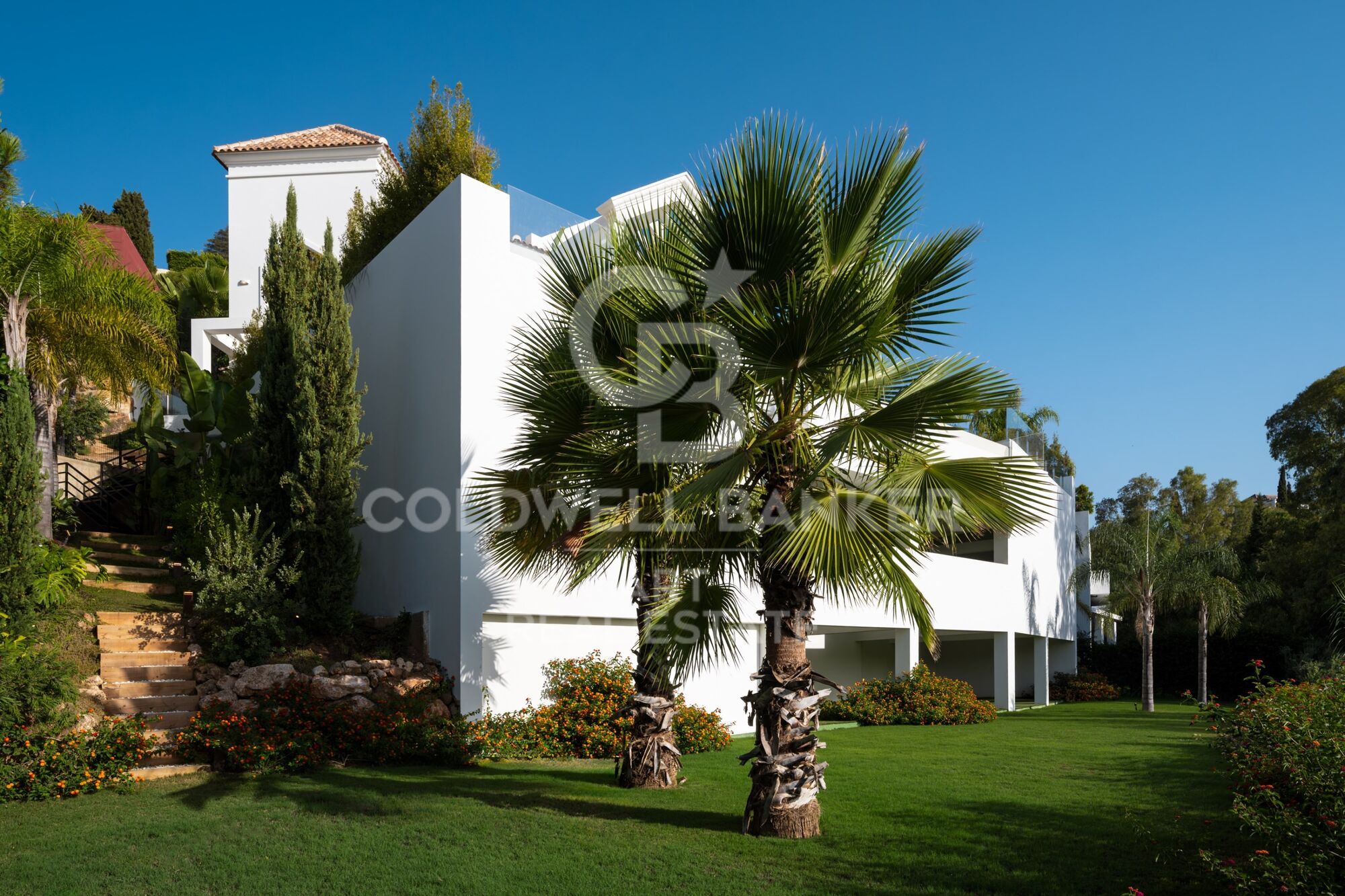 Espectacular villa de nueva construcción con vistas al mar en El Herrojo- Benahavís